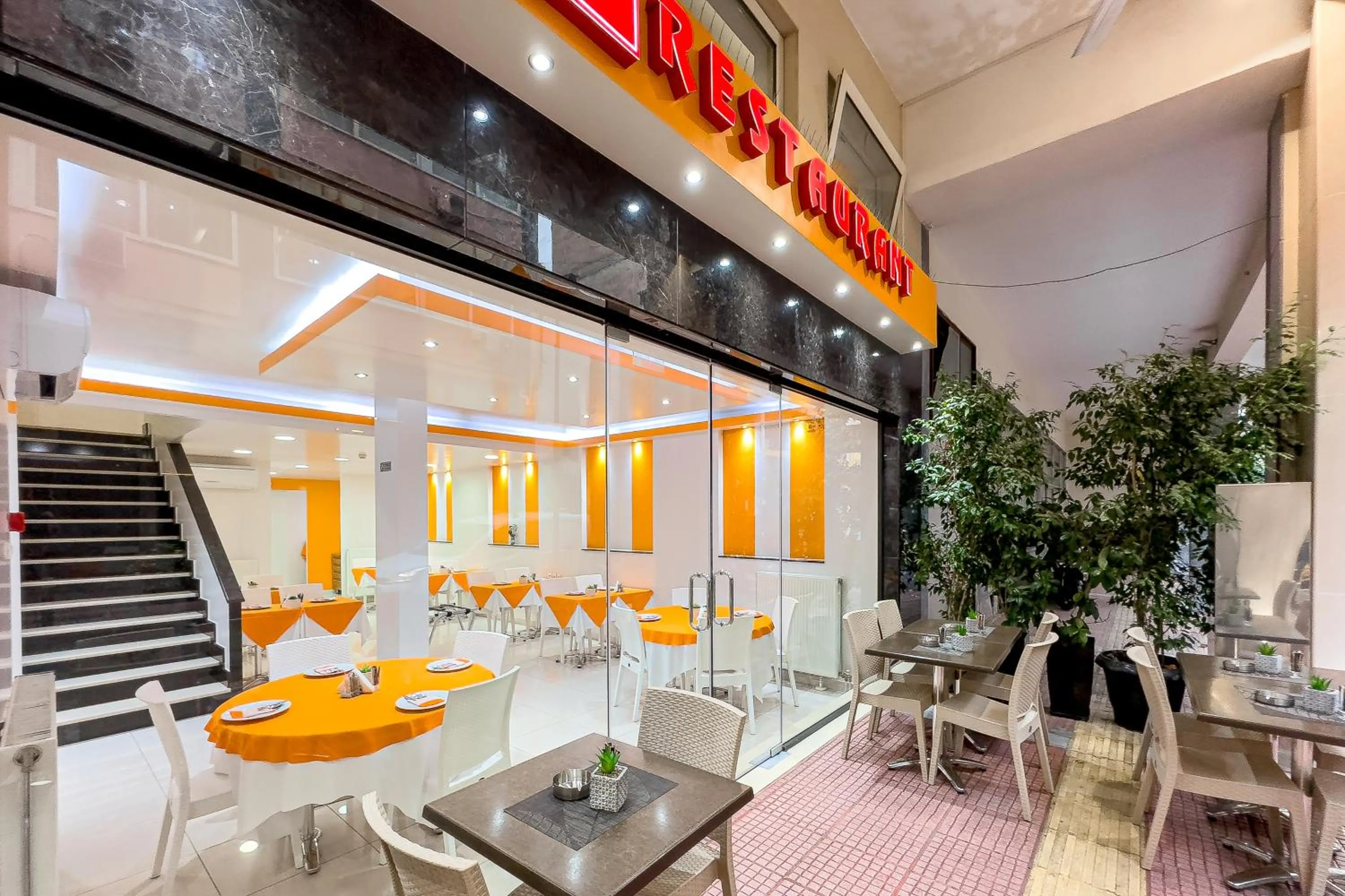 Restaurant/places to eat in Faros I