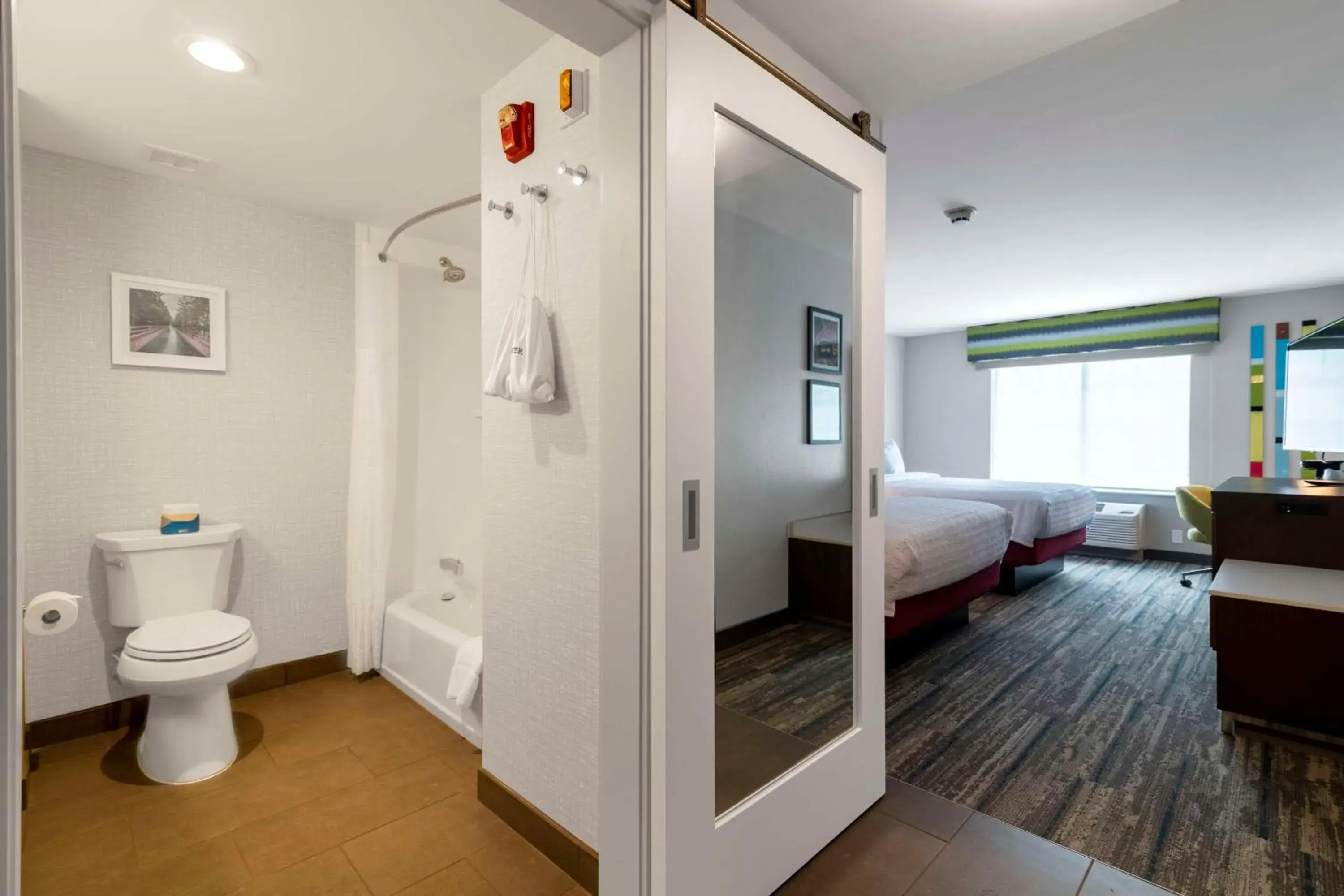 King Room - Hearing Access in Hampton Inn Lincoln White Mountains King Room - Hearing Access in Hampton Inn Lincoln White Mountains