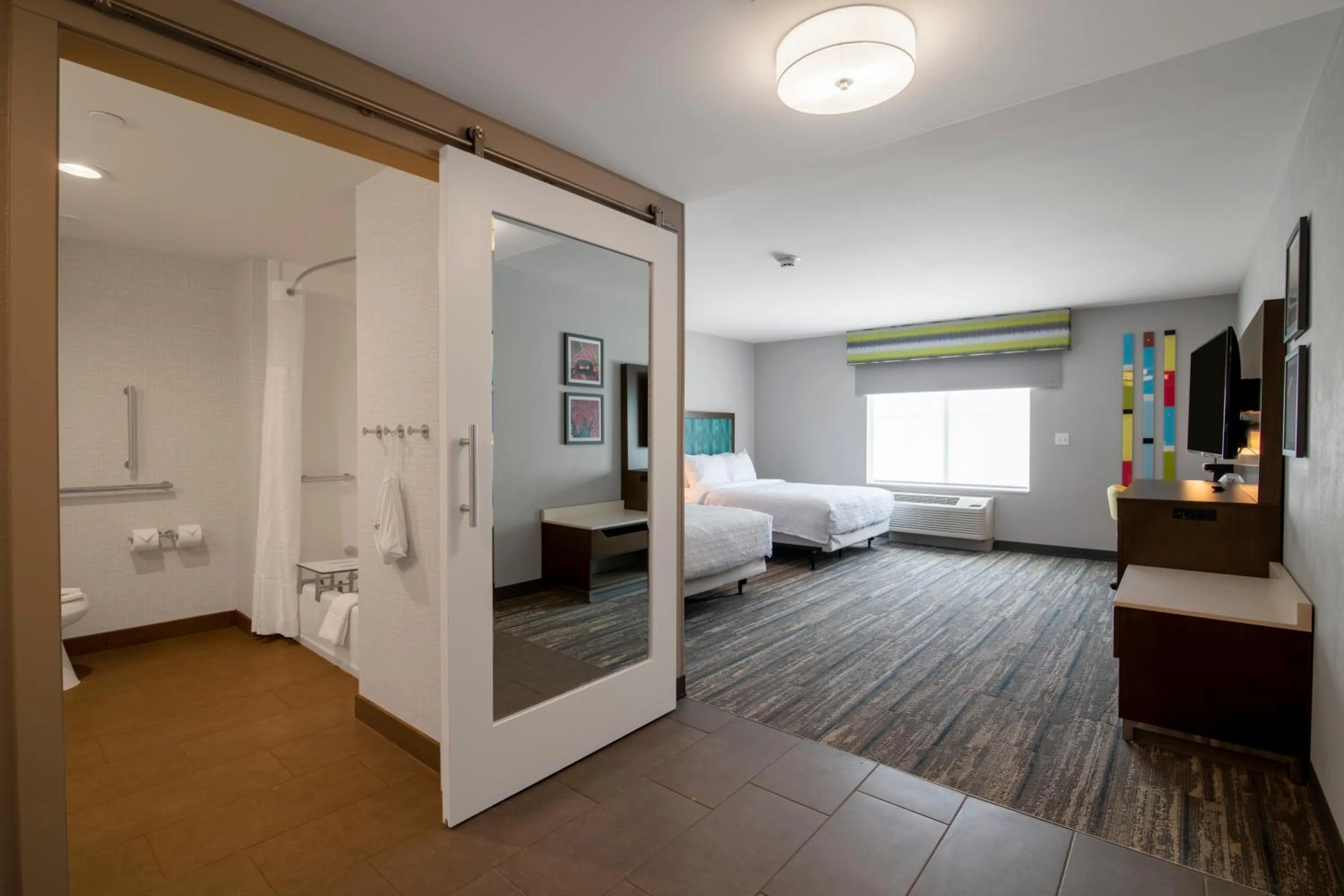 Bath, Bed in Hampton Inn Lincoln White Mountains