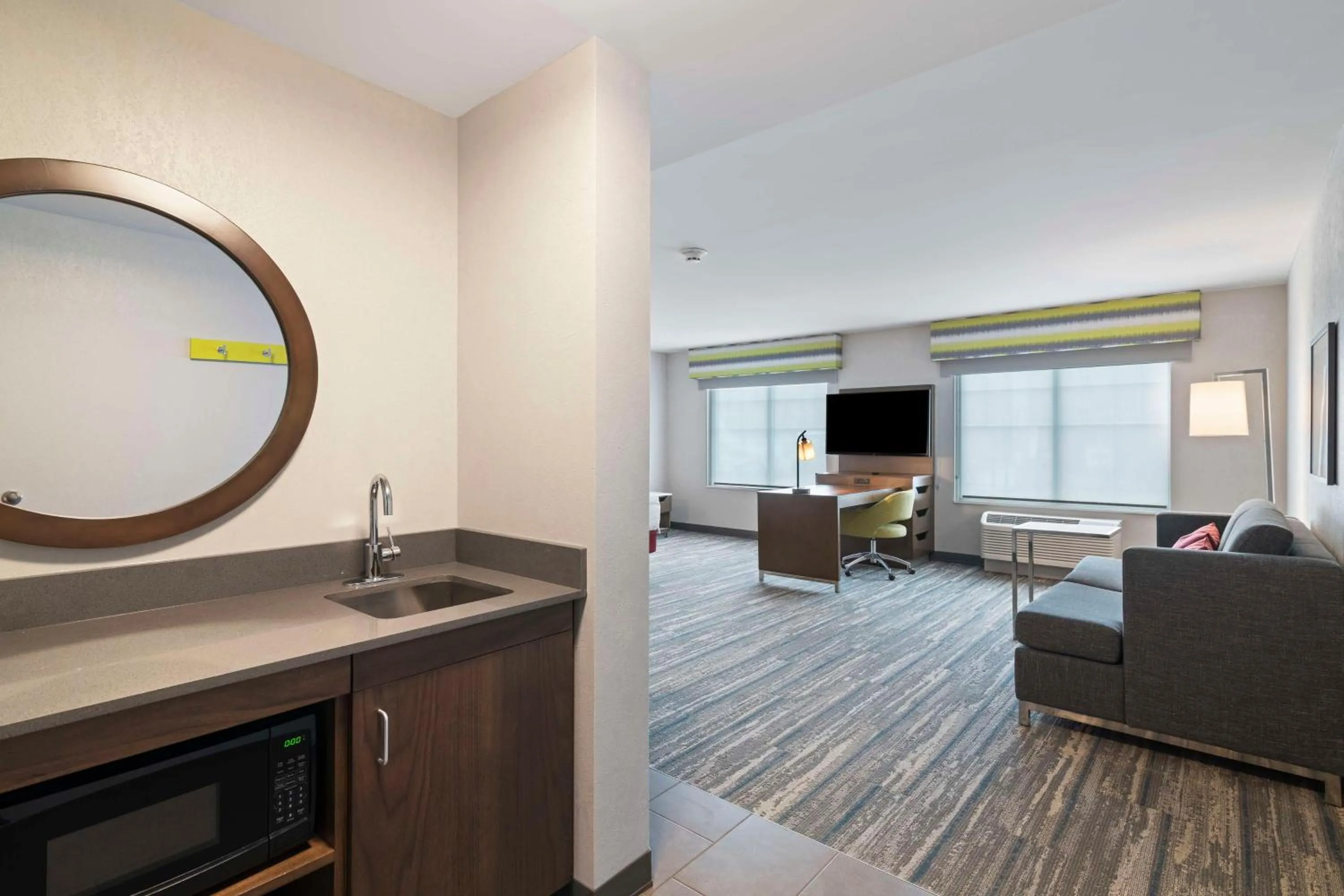 Living room in Hampton Inn Lincoln White Mountains