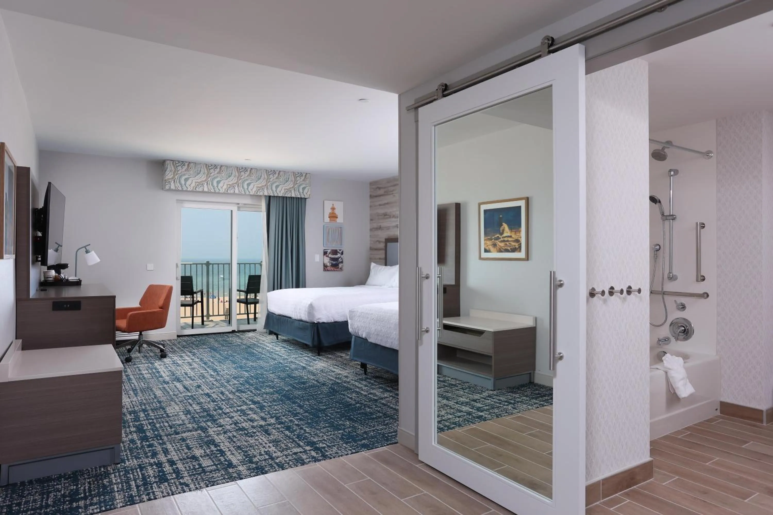 Bathroom, Bed in Hampton Inn & Suites Manistee, Mi