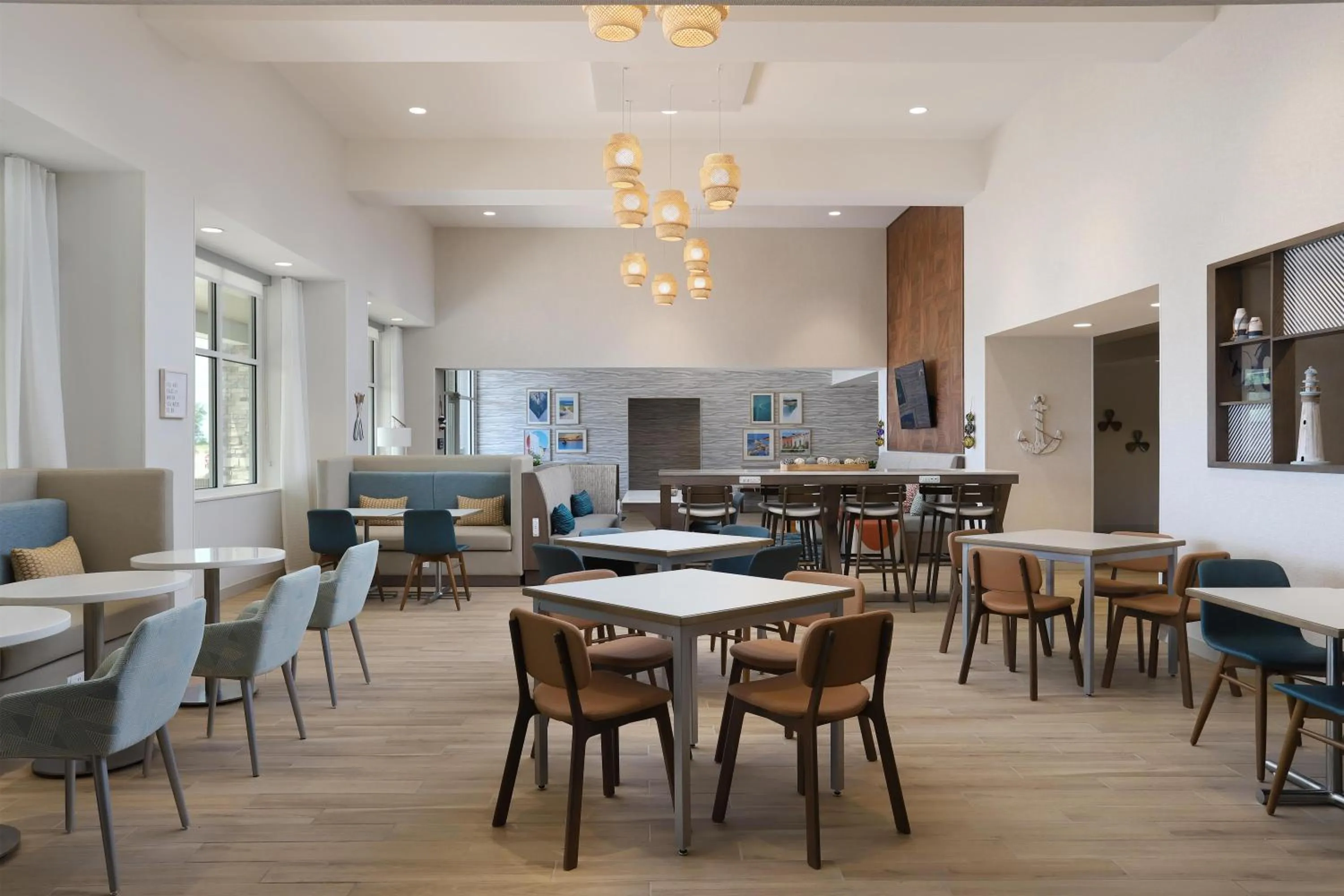 Breakfast in Hampton Inn & Suites Manistee, Mi