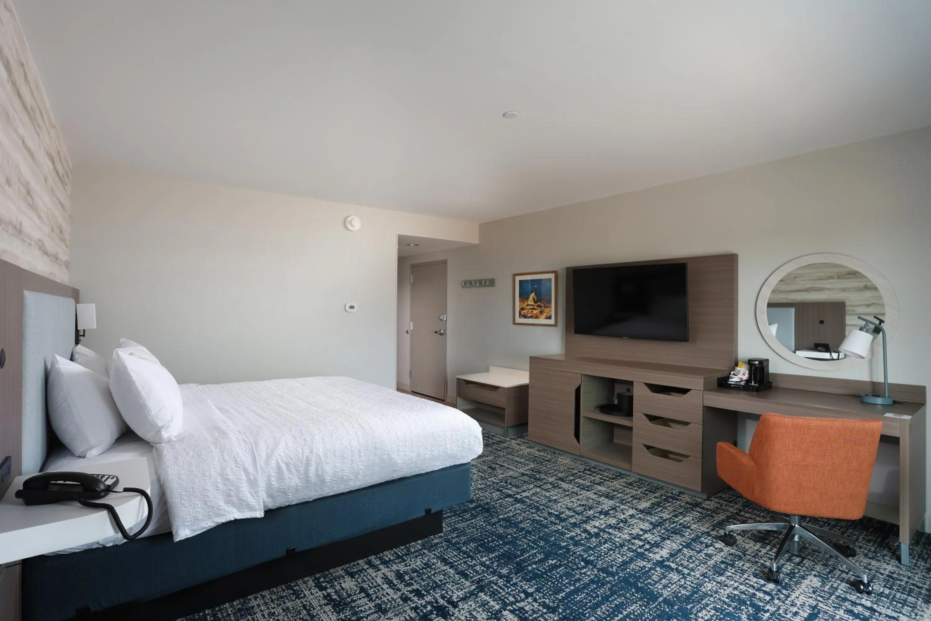 Bed in Hampton Inn & Suites Manistee, Mi