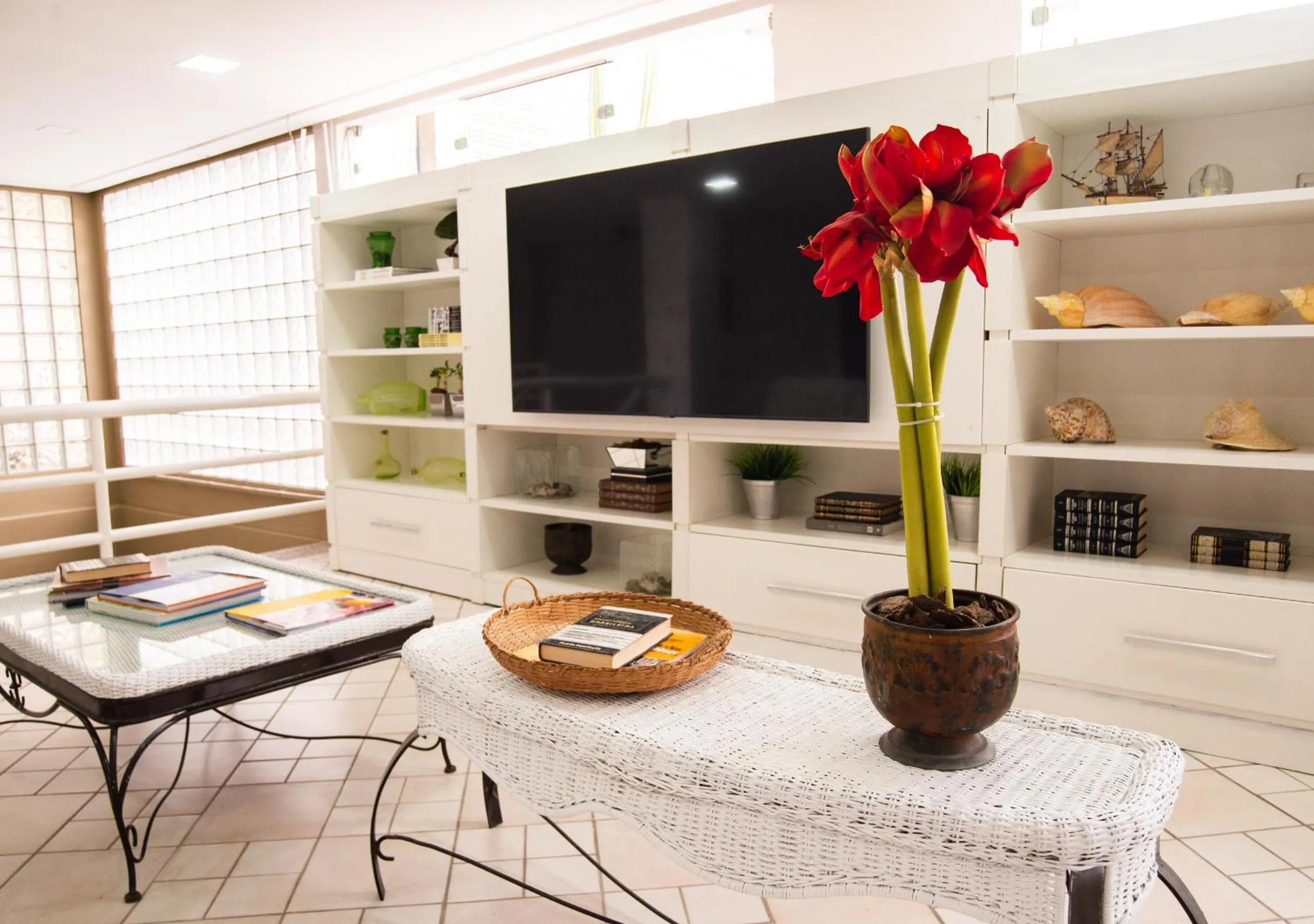 Communal lounge/ TV room in Porty Brasil Hotel
