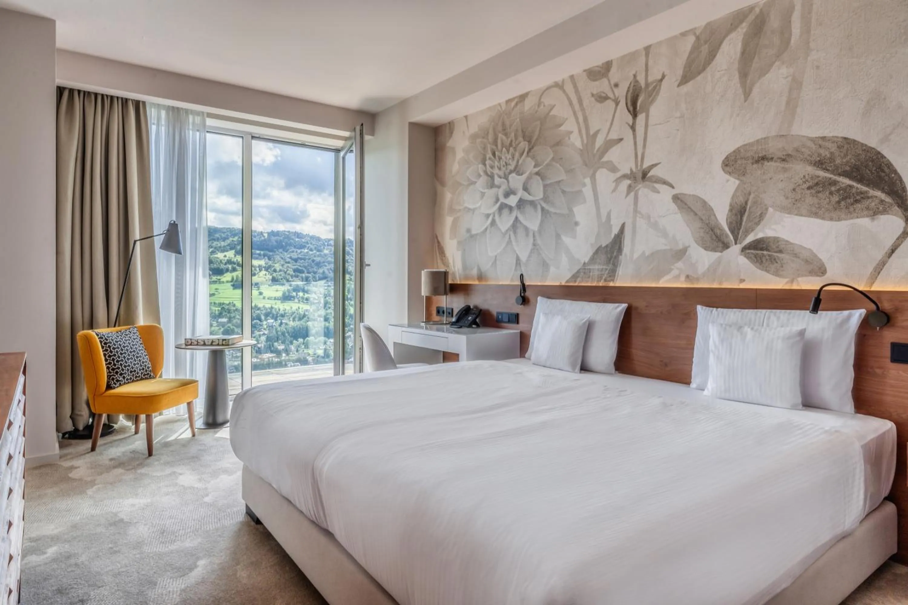 View (from property/room), Bed in Hotel Pieniny Grand Wellness & SPA - Destigo Hotels