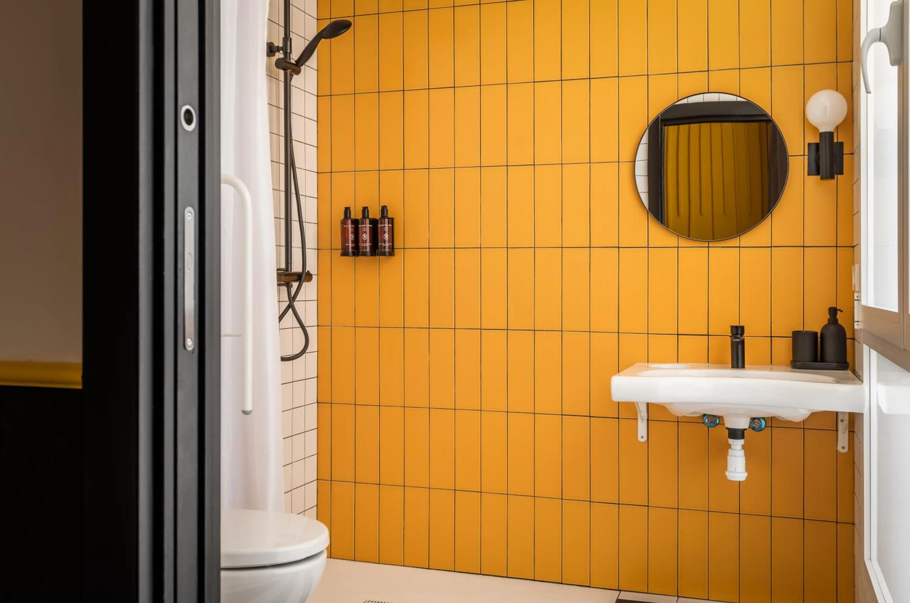 Shower in BYPILLOW Crosstown