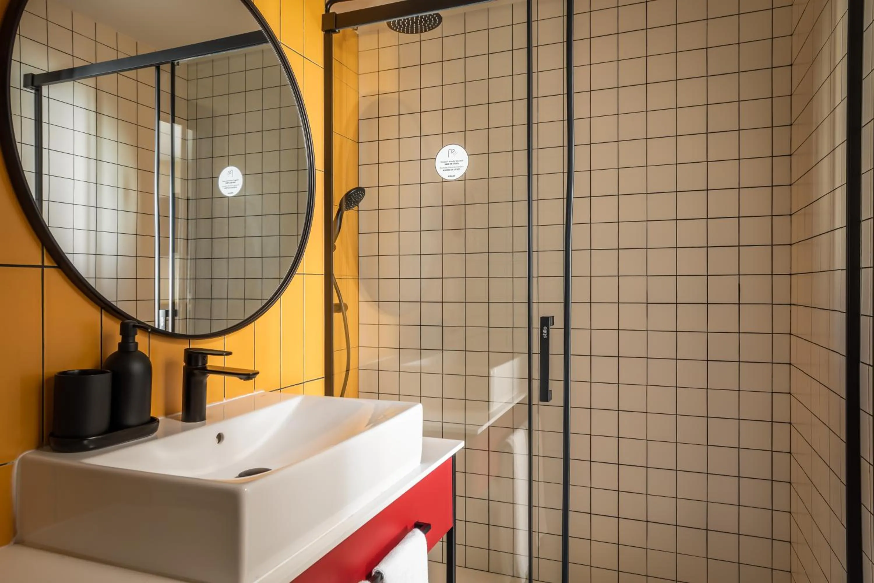 Shower in BYPILLOW Crosstown