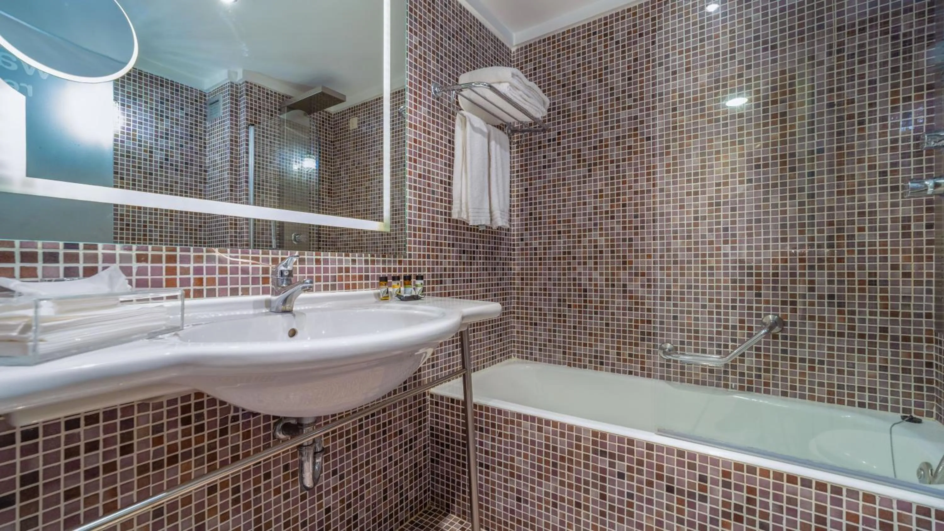 Bathroom in St George Lycabettus Lifestyle Hotel