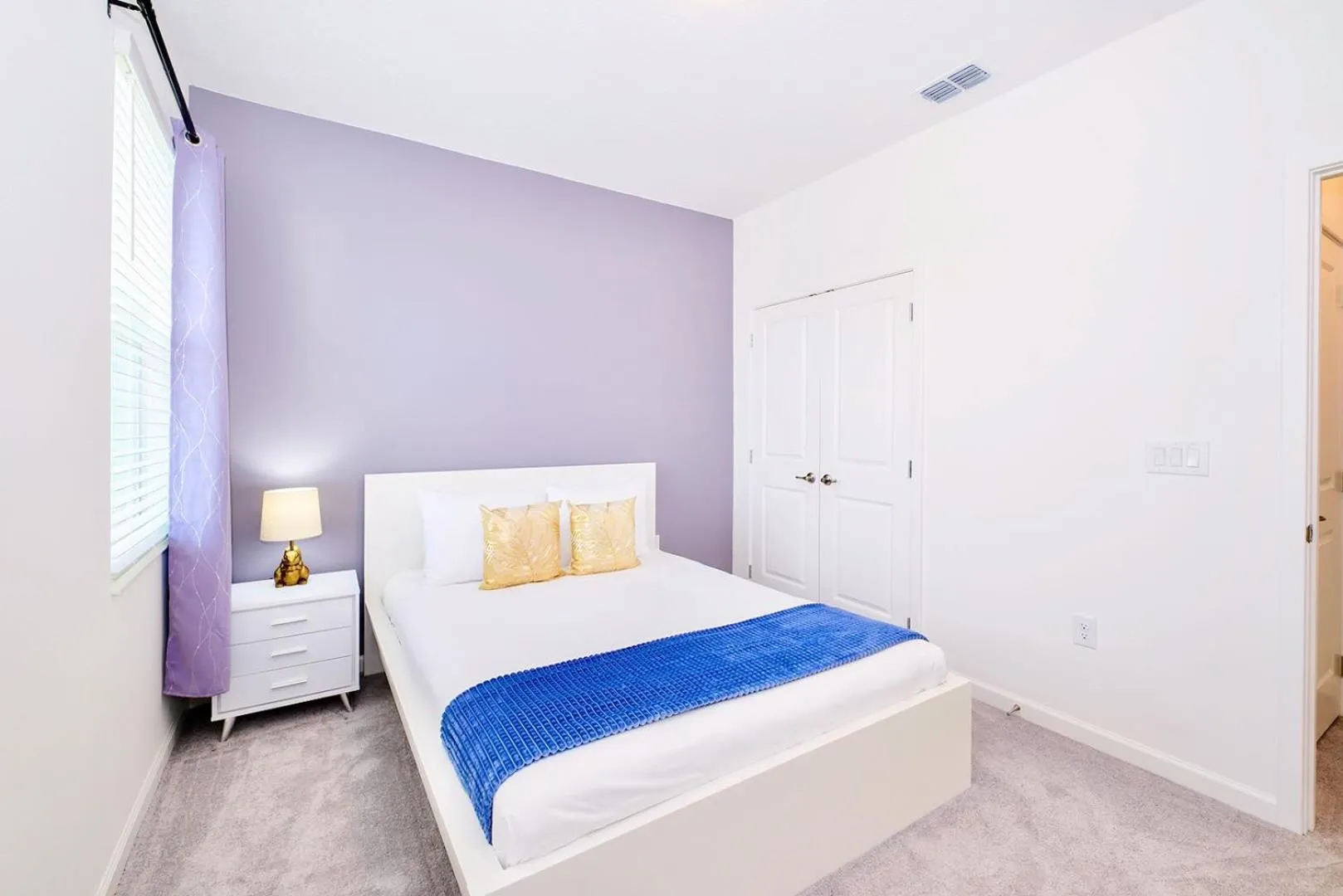 Bed in 8BR Family Home with Pool and Hot tub