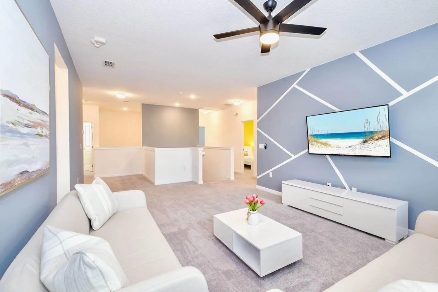 TV and multimedia in 8BR Family Home with Pool and Hot tub