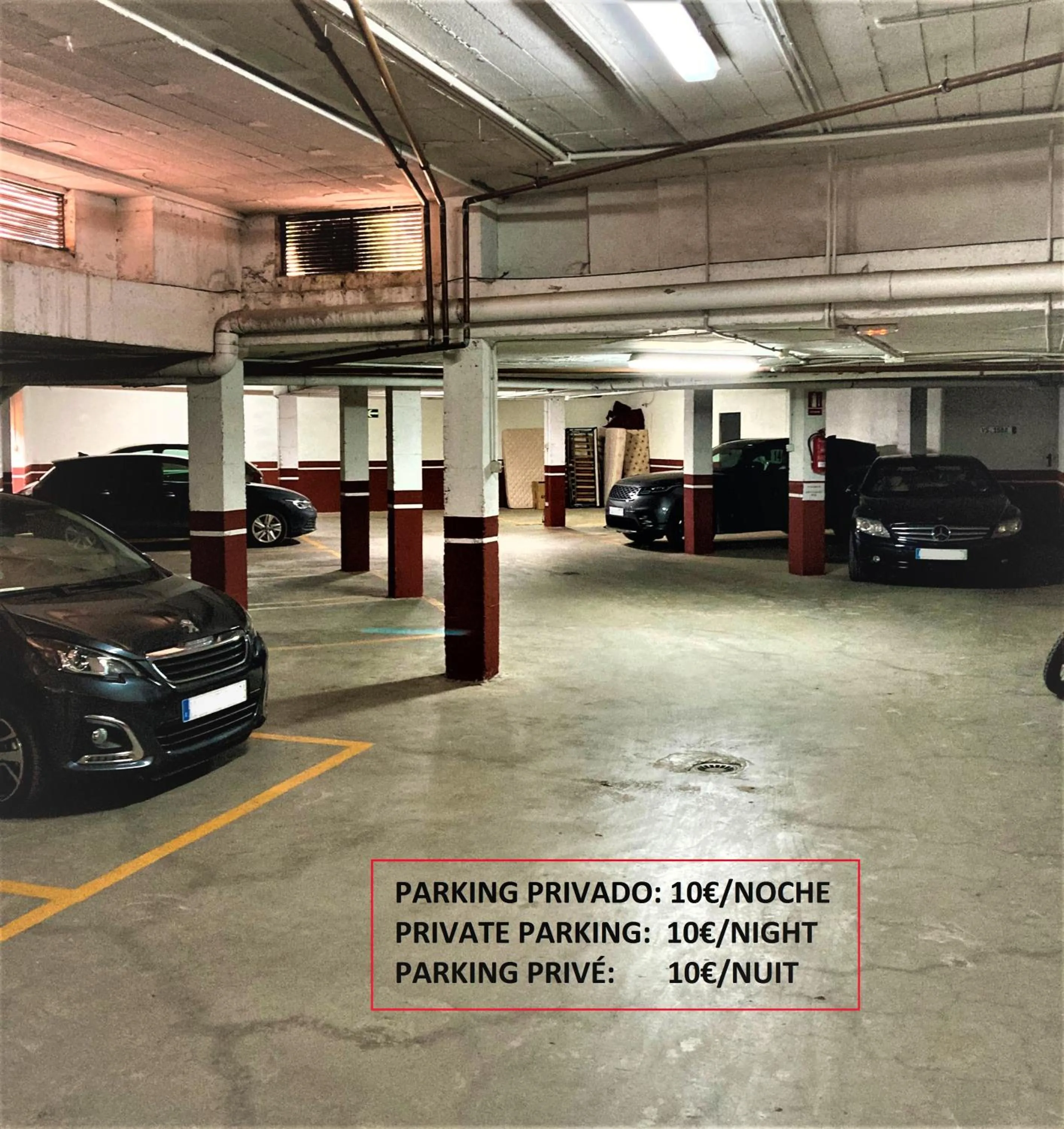 Parking in APARTAMENTOS CASERIA DE COMARES