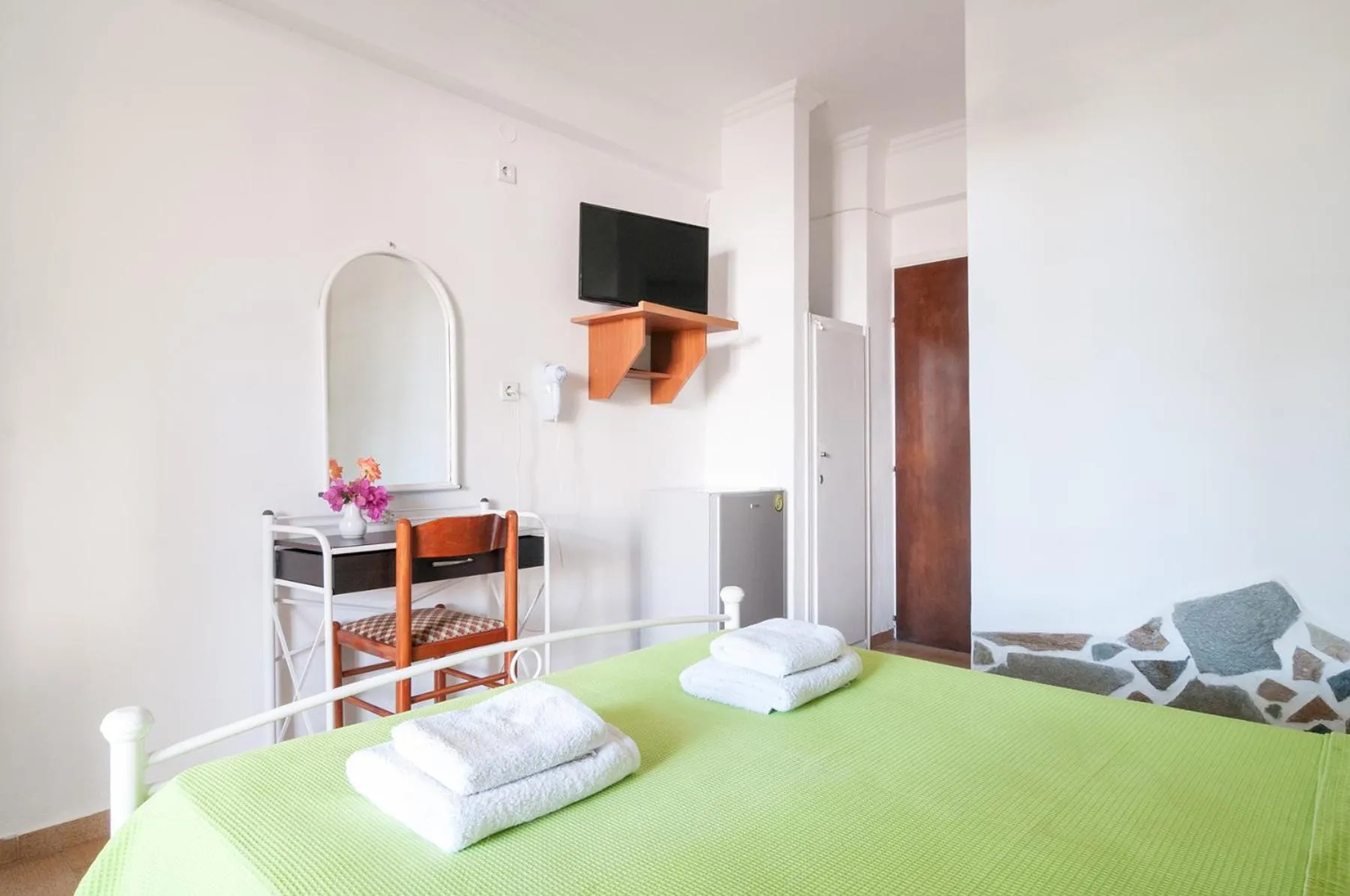 Bed in Holiday Beach Resort Santorini