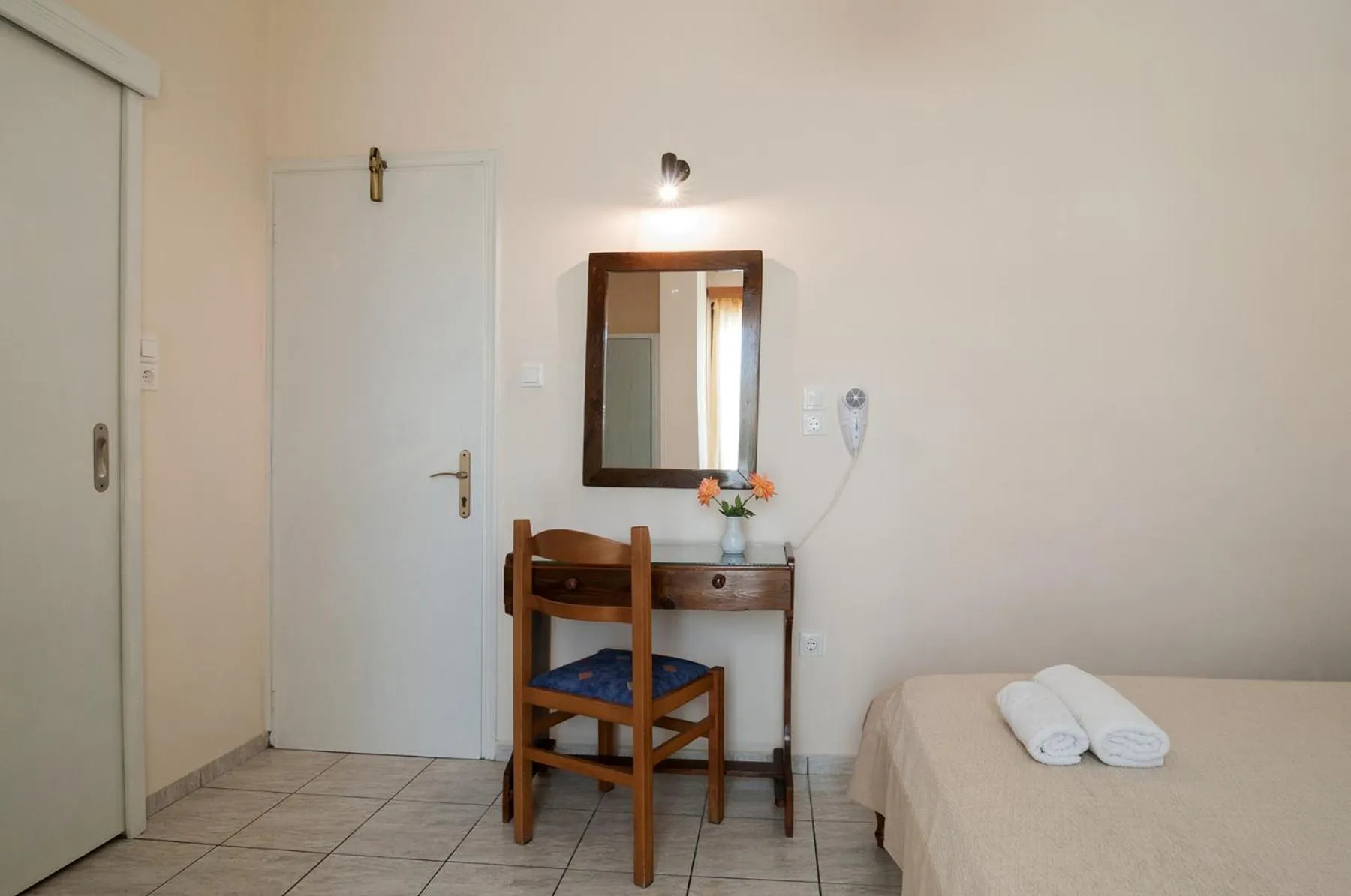 Bedroom, Bed in Holiday Beach Resort Santorini