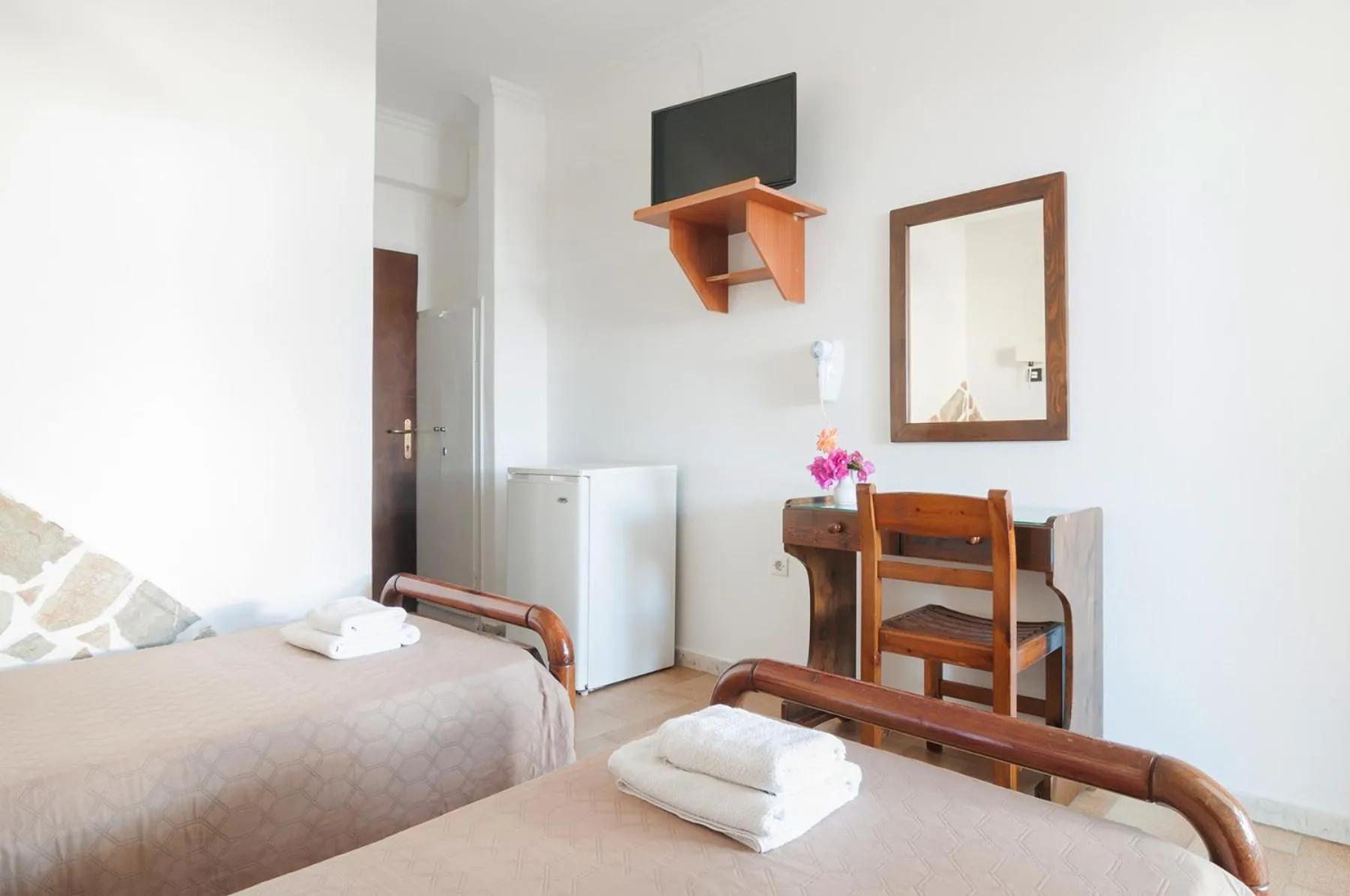 Bed in Holiday Beach Resort Santorini