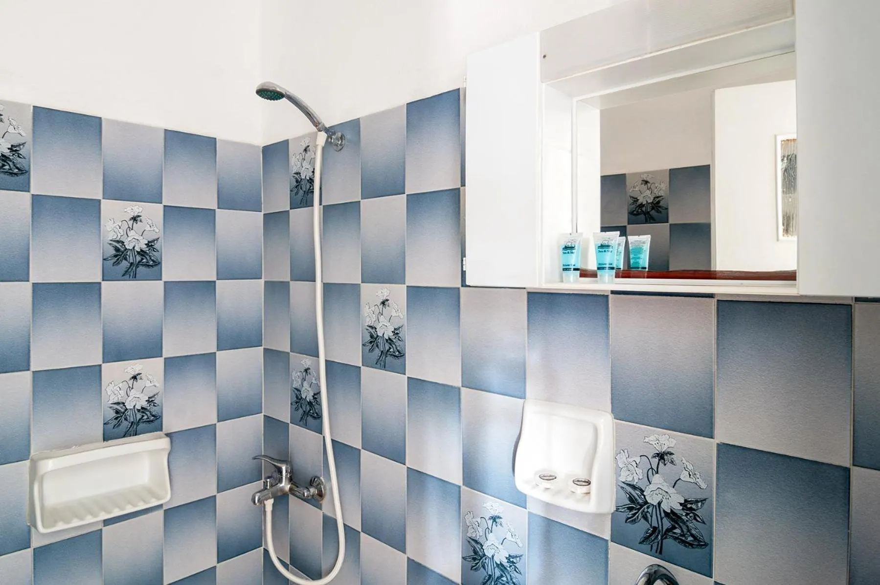 Shower in Holiday Beach Resort Santorini