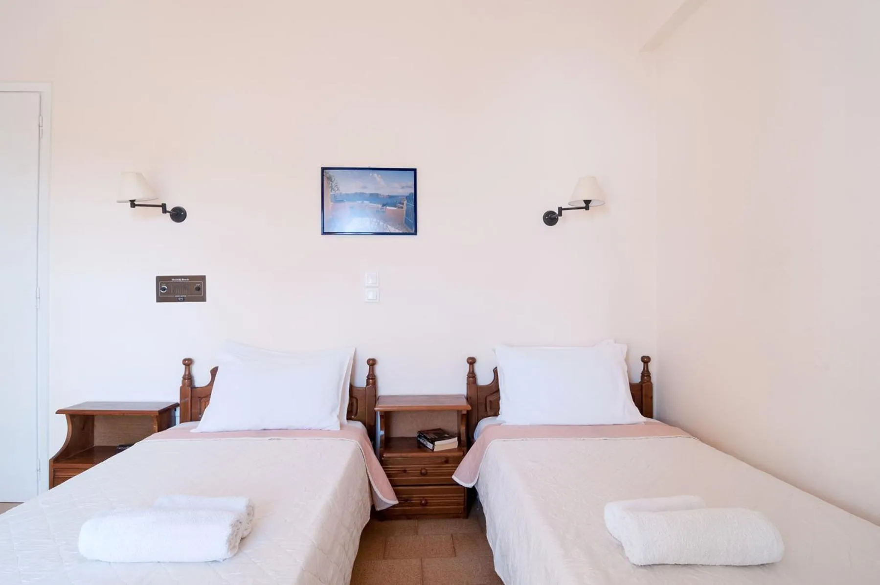 Bed in Holiday Beach Resort Santorini