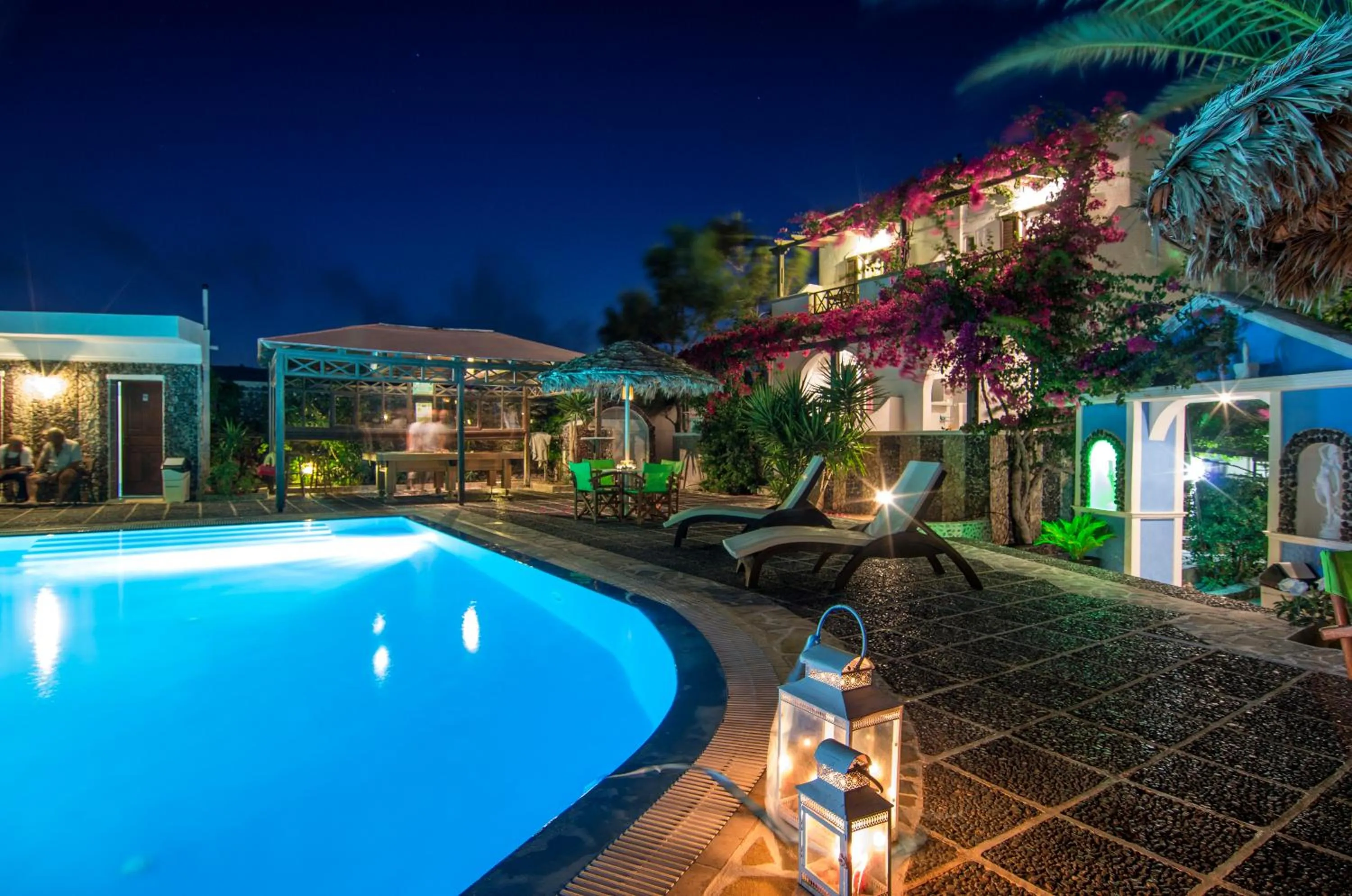 Swimming pool in Holiday Beach Resort Santorini