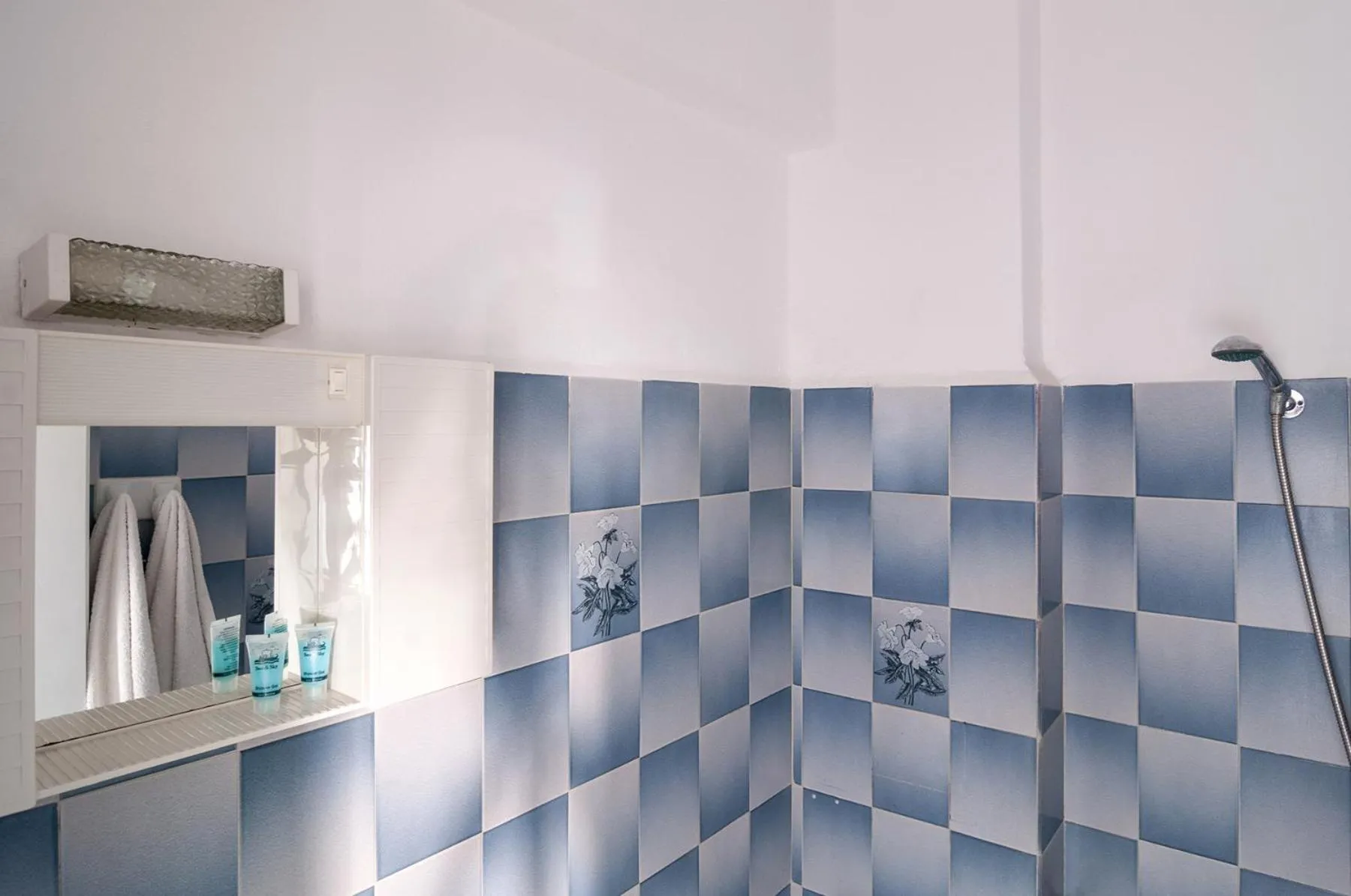 Shower in Holiday Beach Resort Santorini