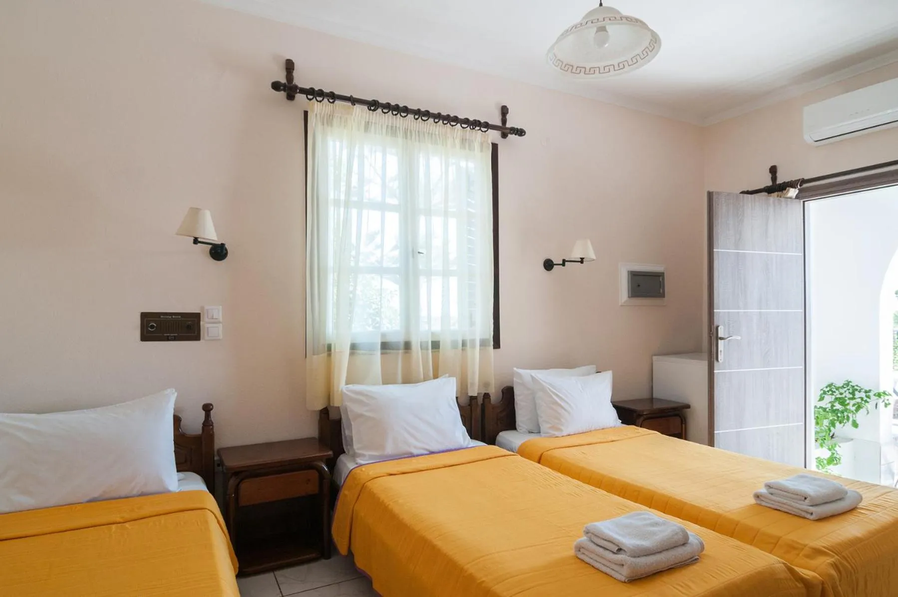 Bed in Holiday Beach Resort Santorini