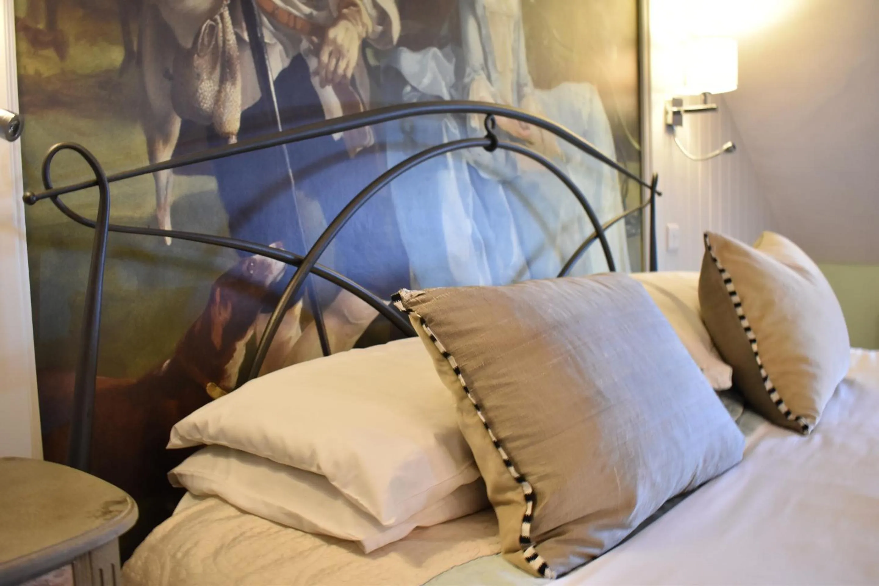 Bedroom, Bed in Cotswold Gardens Bed and Breakfast