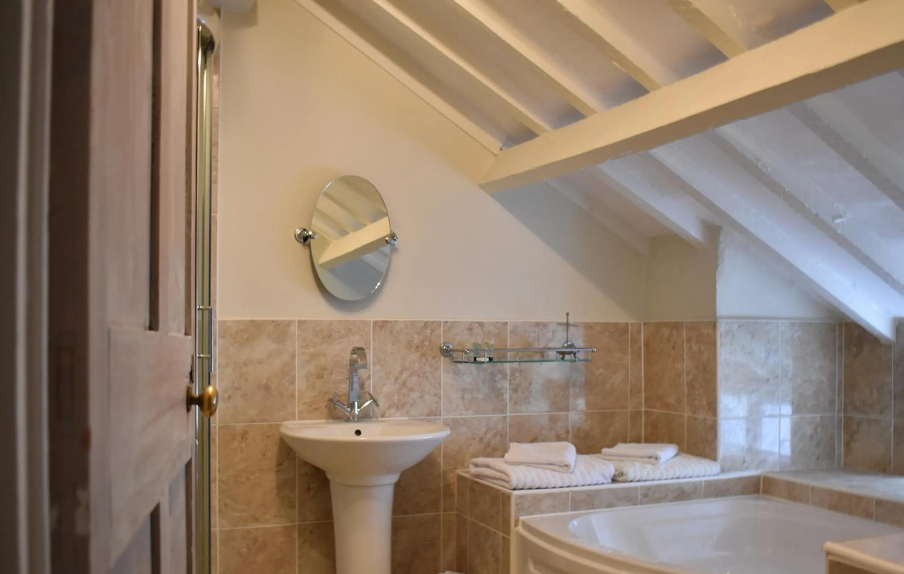 Bathroom in Cotswold Gardens Bed and Breakfast