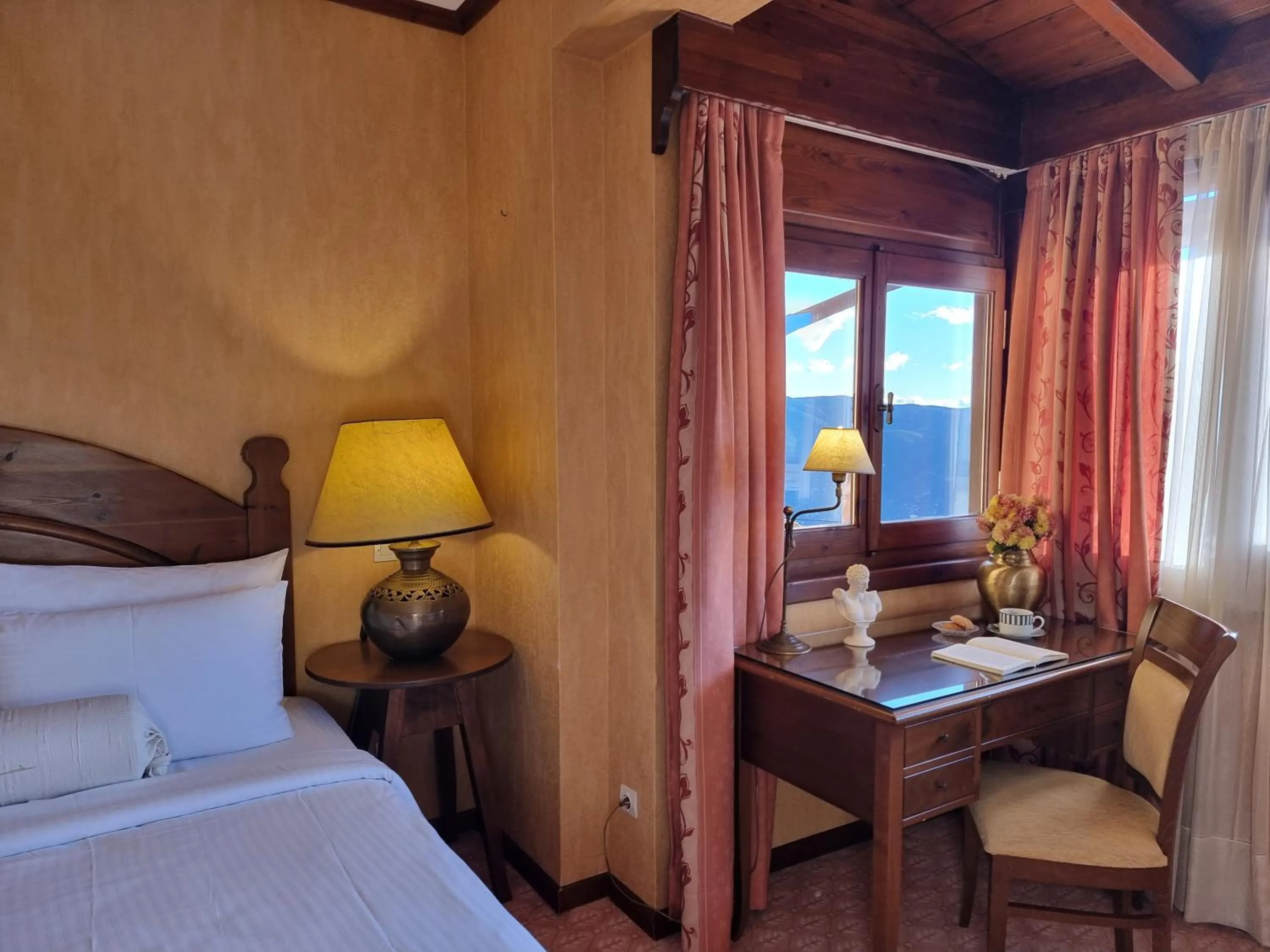 hair dresser, Bed in Likoria Hotel