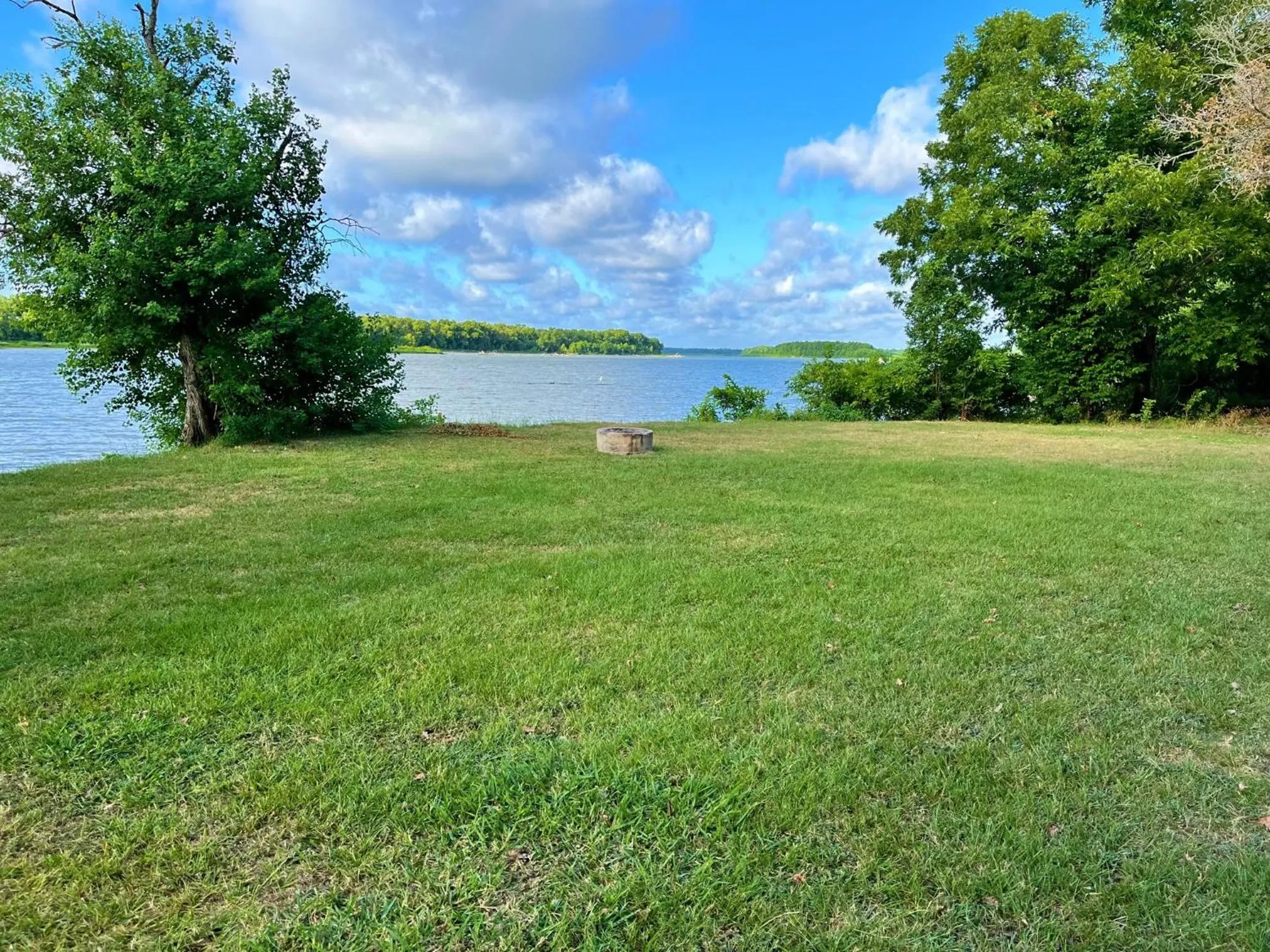 Lake view in Outback Campground and Marina