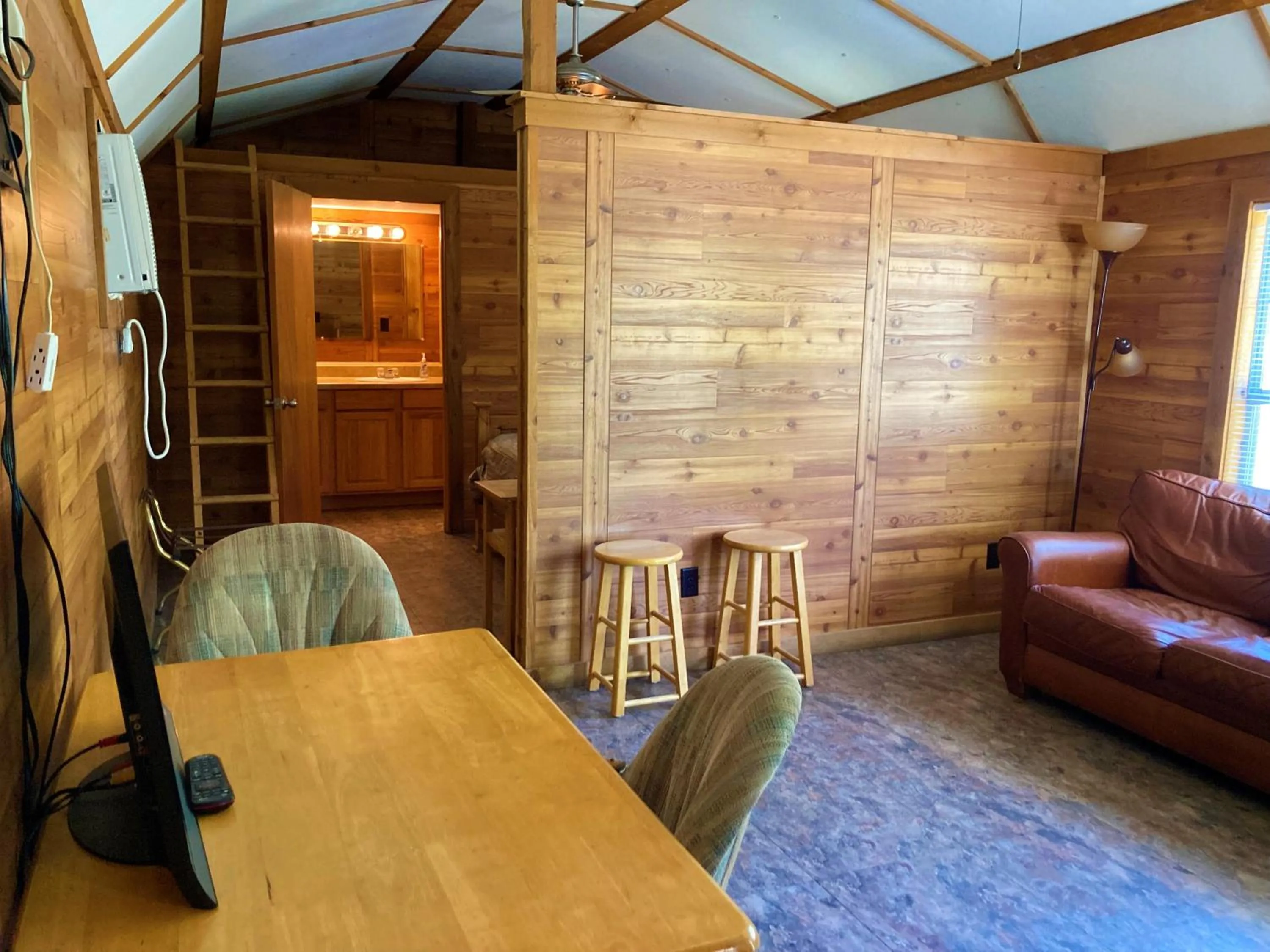 Living room in Outback Campground and Marina