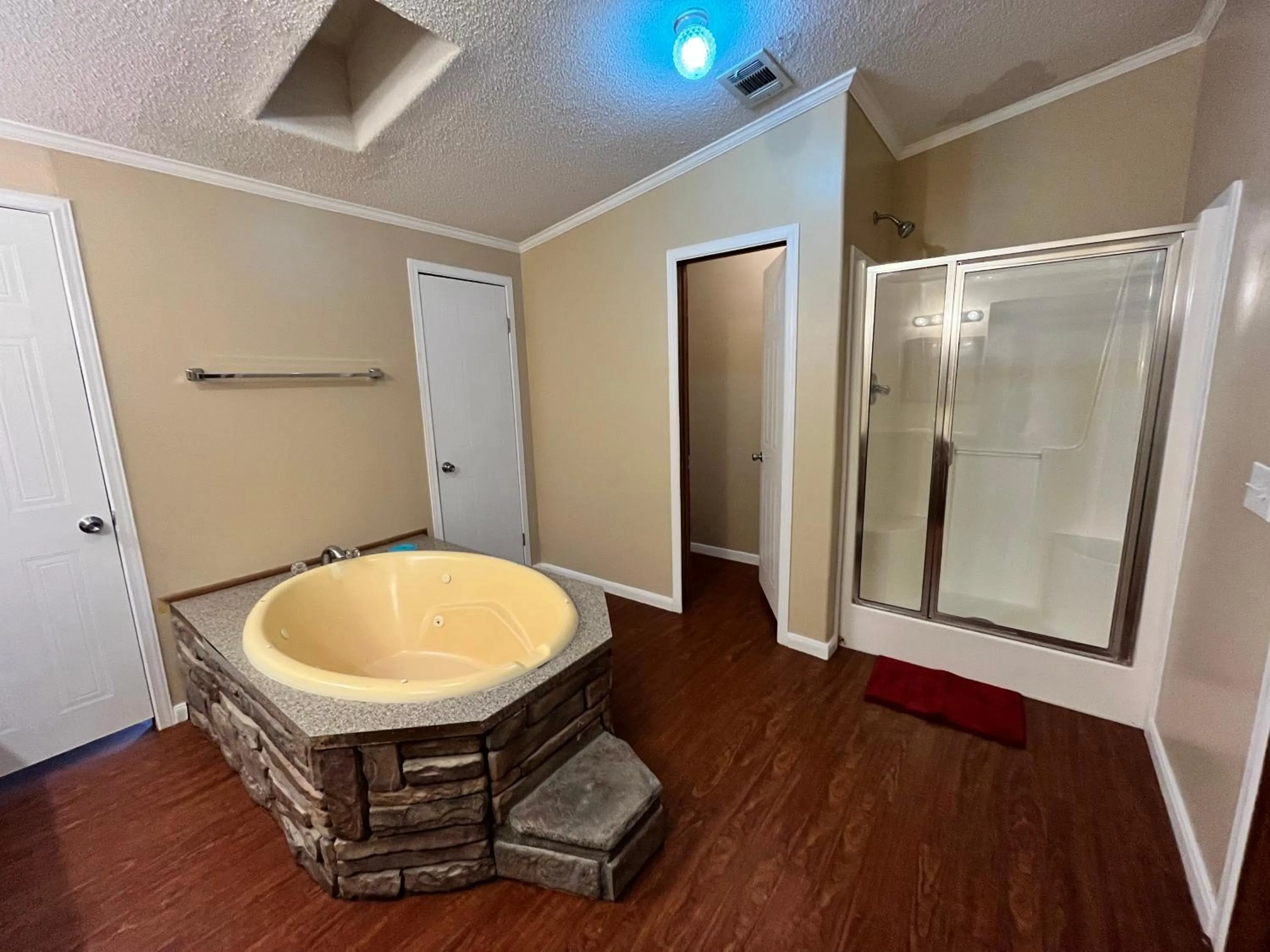 Shower in Outback Campground and Marina