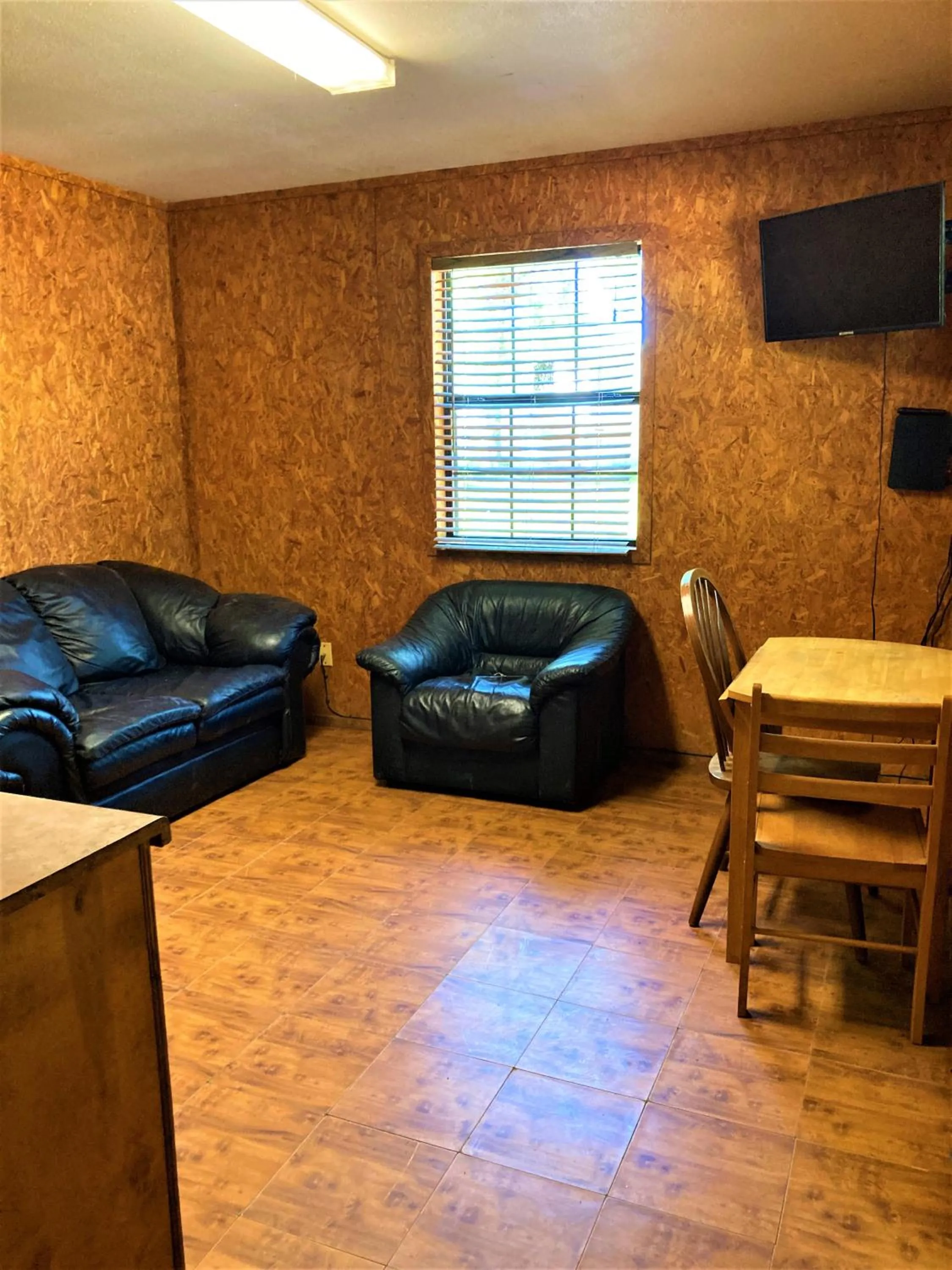 Living room in Outback Campground and Marina