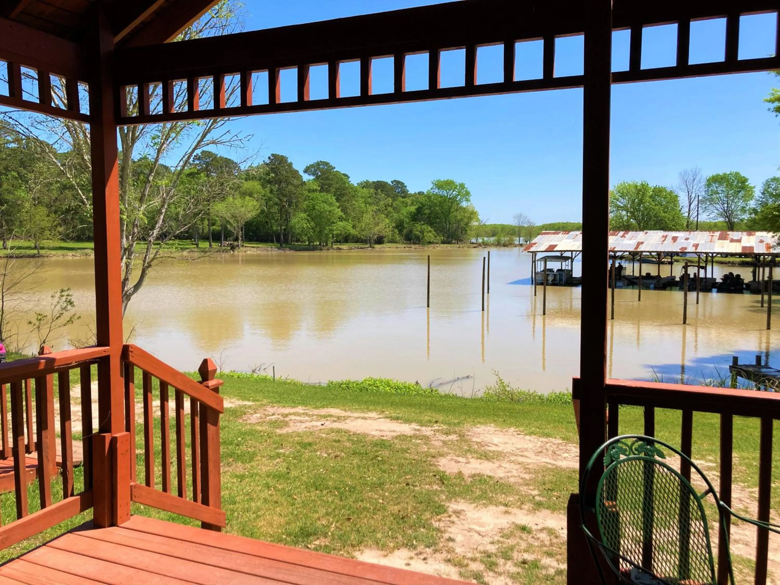 Lake view in Outback Campground and Marina
