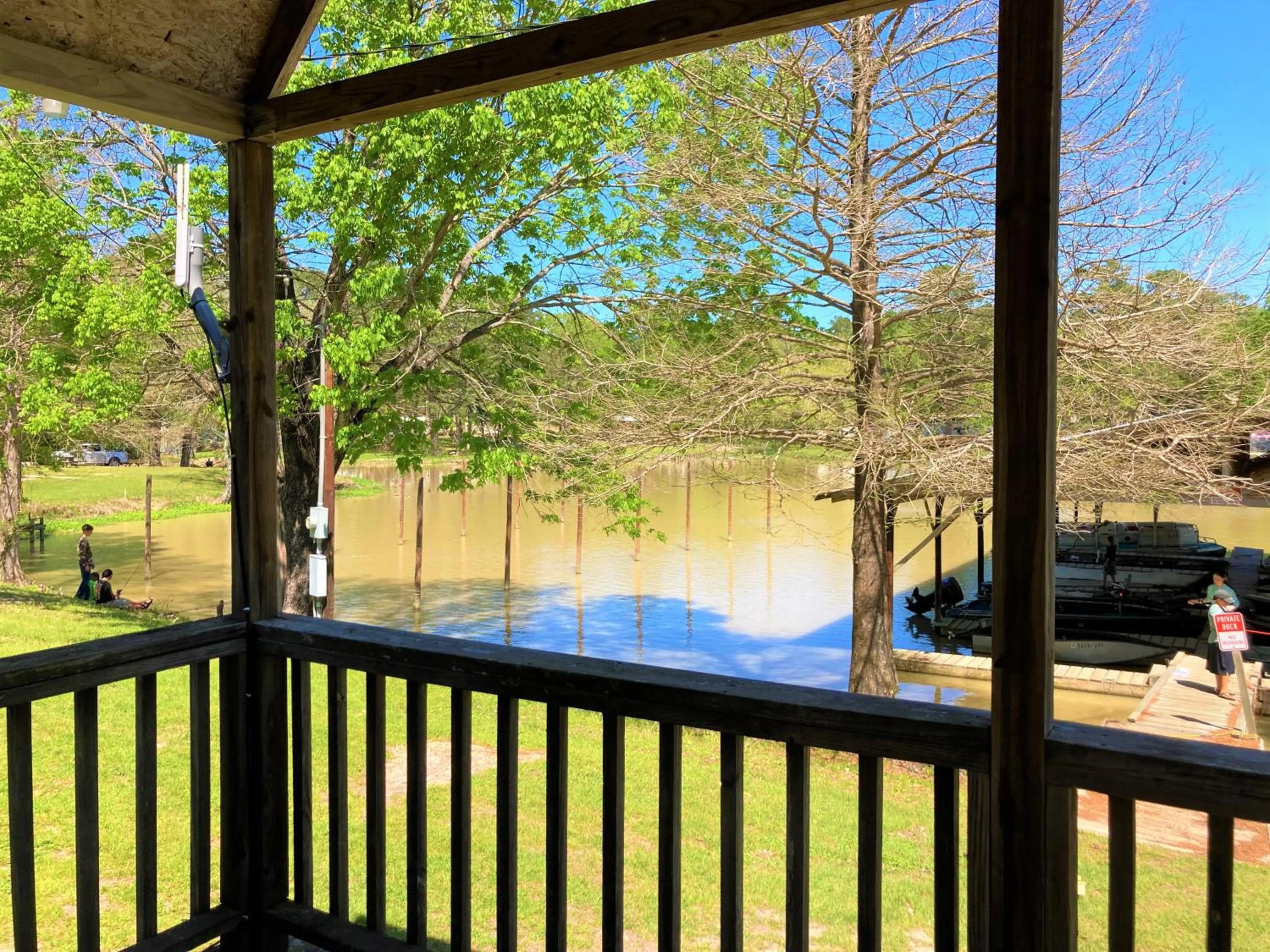 Lake view in Outback Campground and Marina