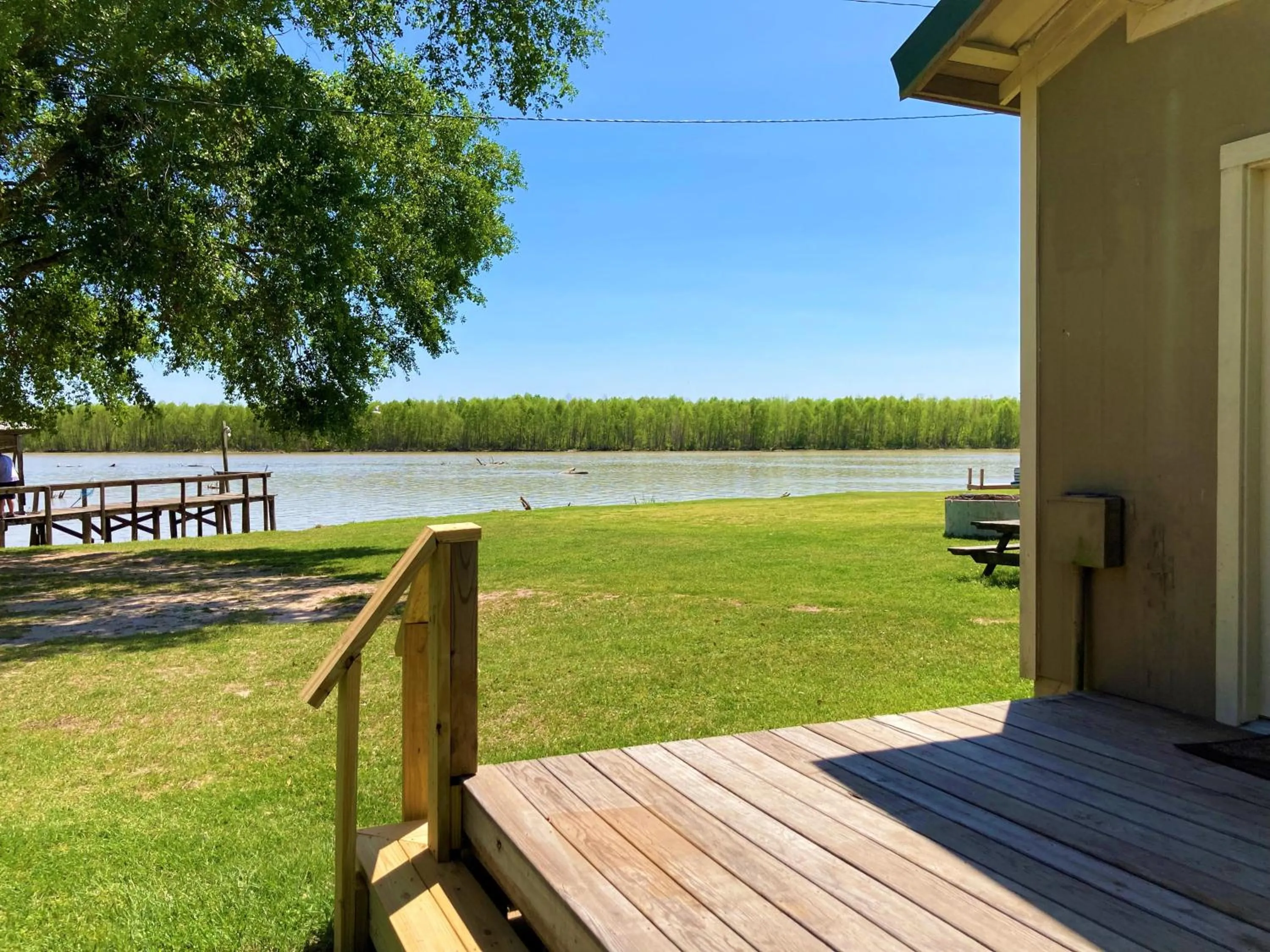 Lake view in Outback Campground and Marina