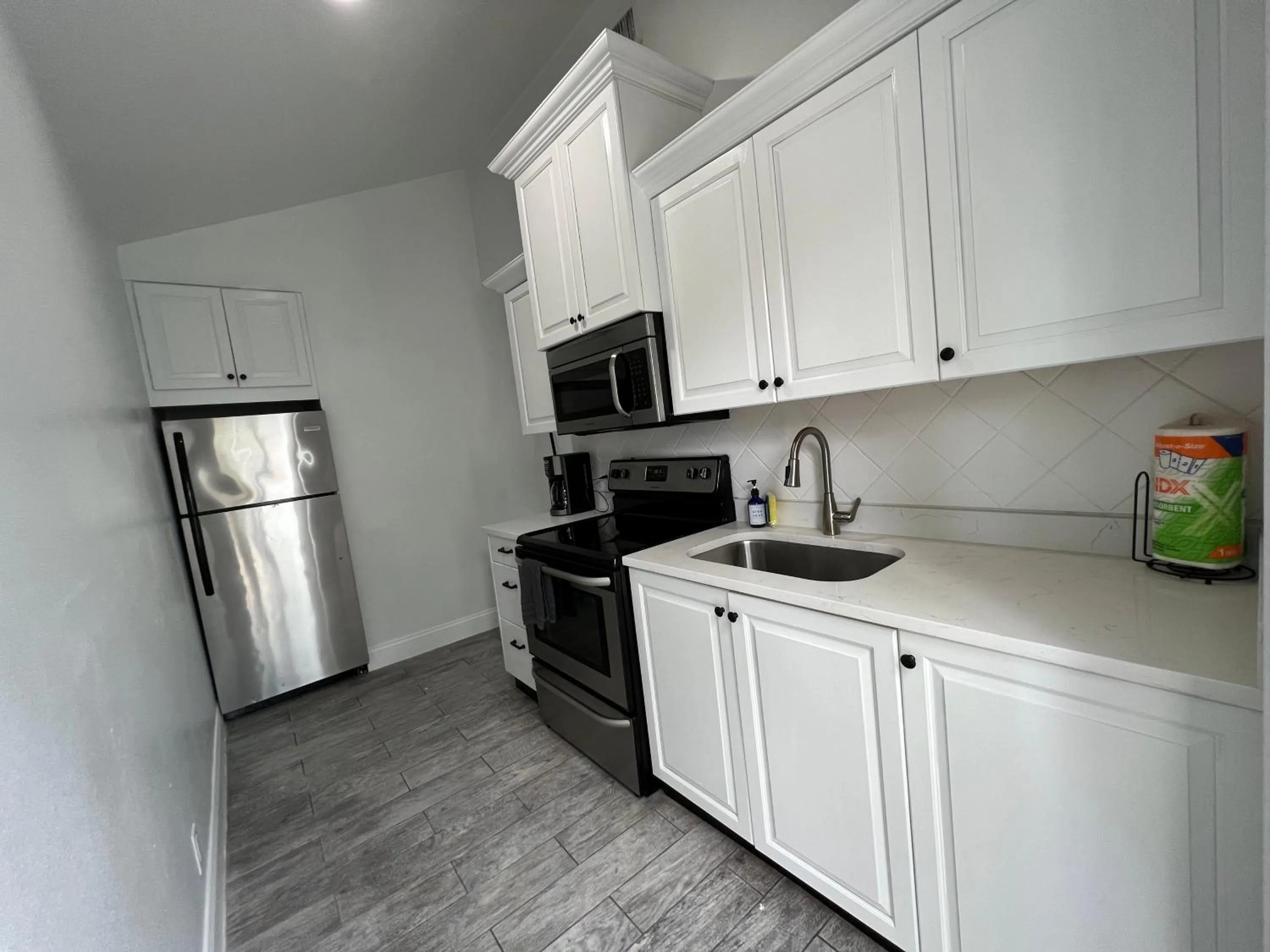 Kitchen or kitchenette in Blue Waters Treasure Island