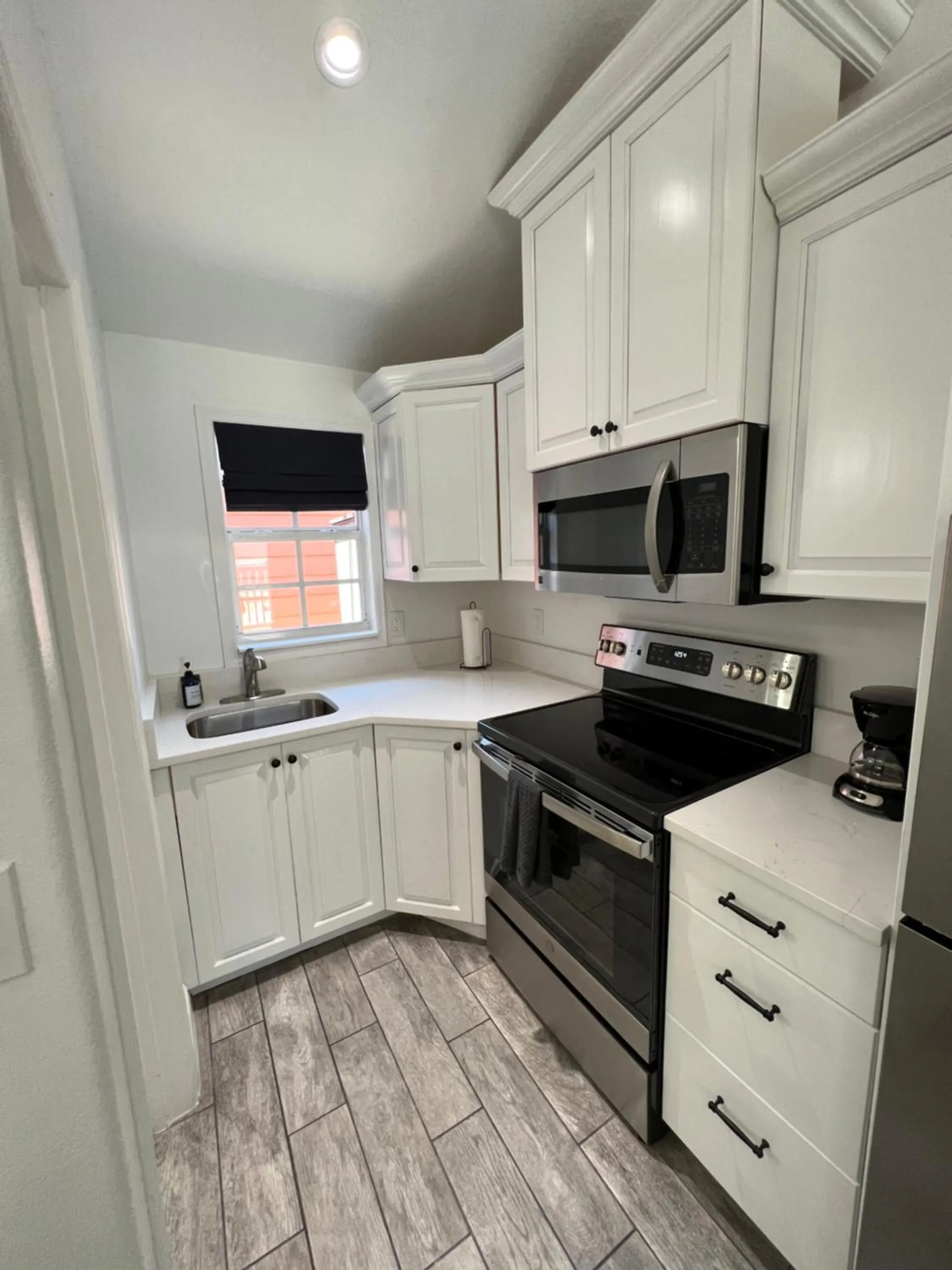 Kitchen or kitchenette in Blue Waters Treasure Island