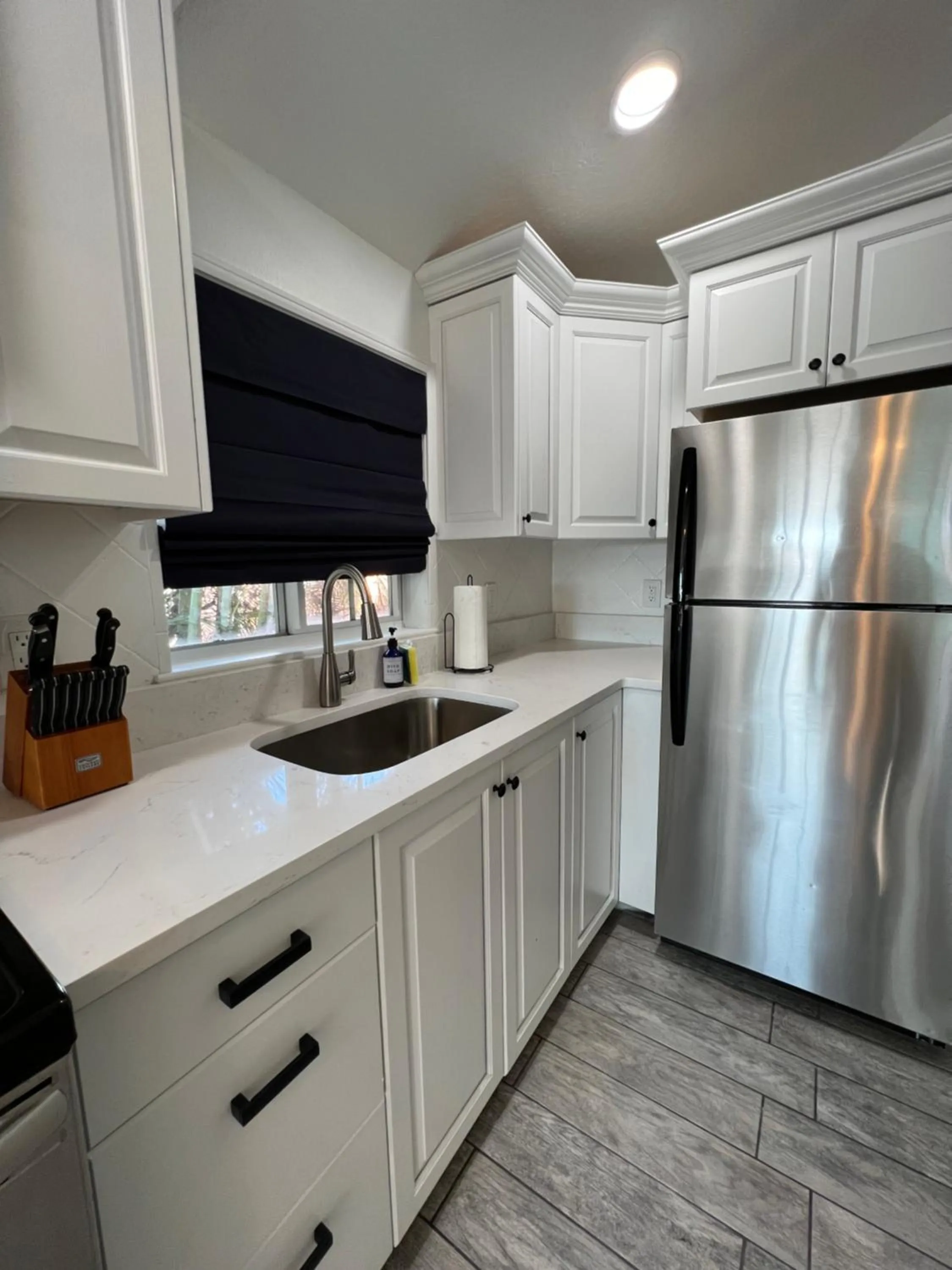 Kitchen or kitchenette in Blue Waters Treasure Island