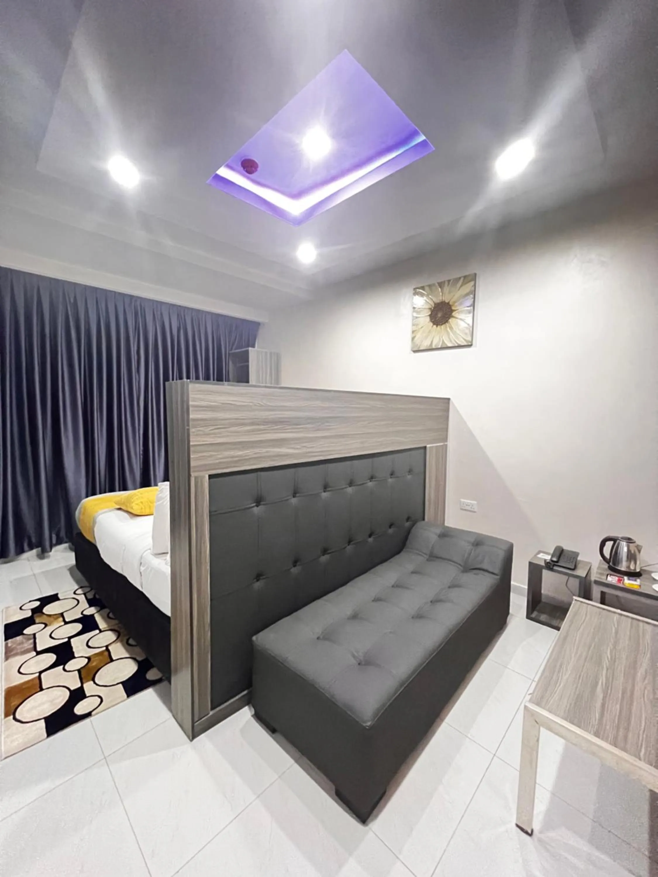 Bed in De Rigg Place Embassy