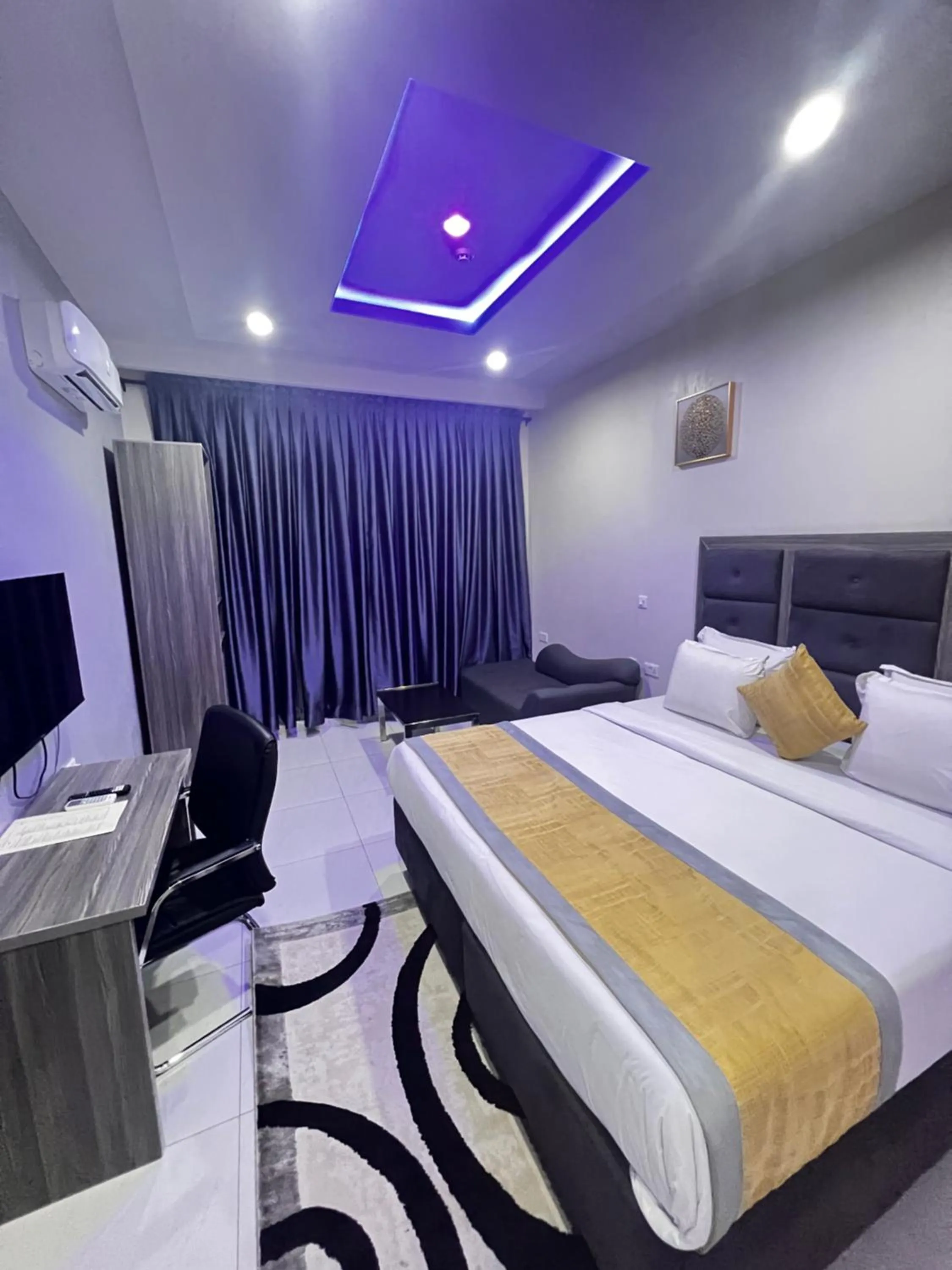 Bed in De Rigg Place Embassy