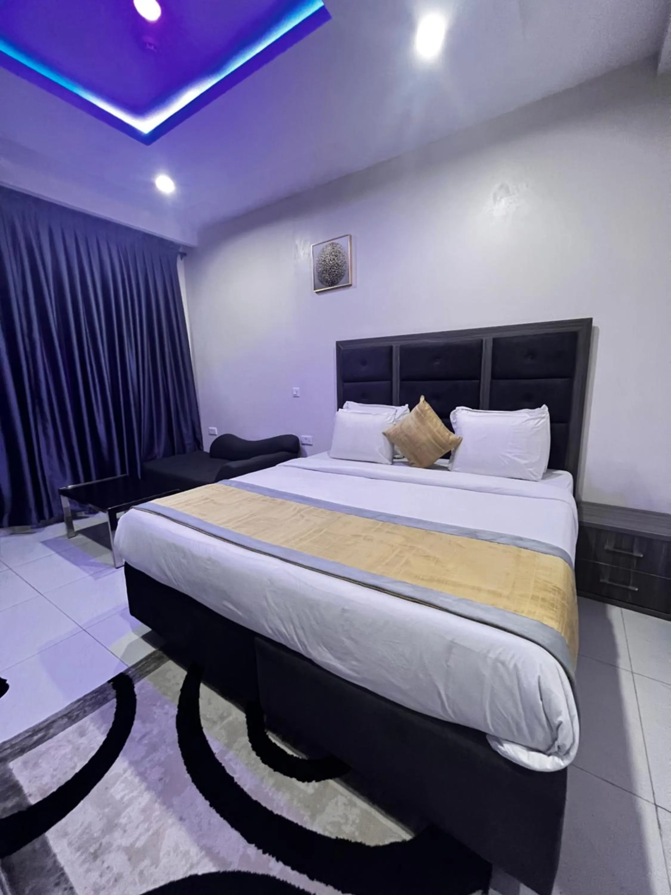 Bed in De Rigg Place Embassy