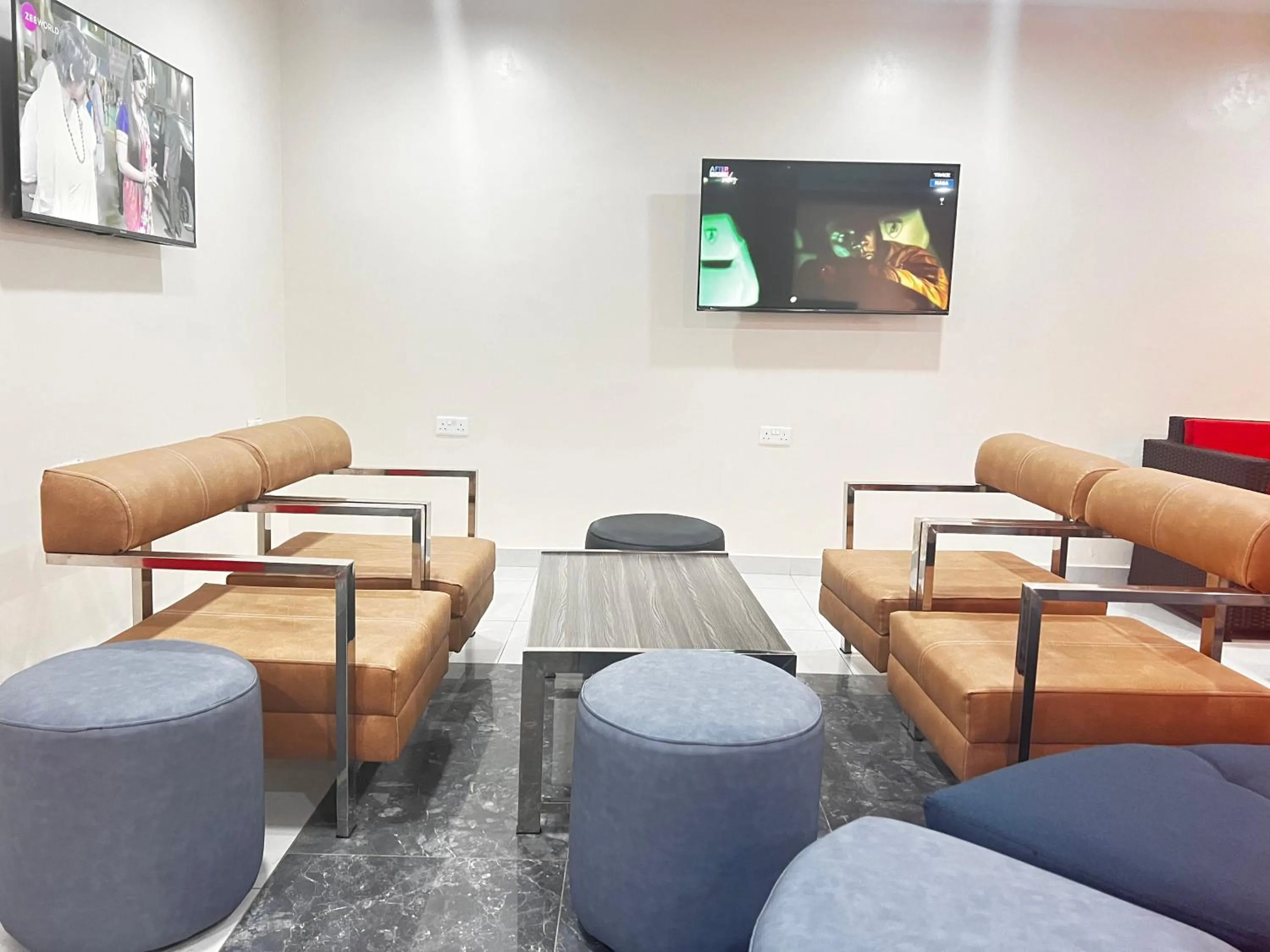 Restaurant/places to eat in De Rigg Place Embassy