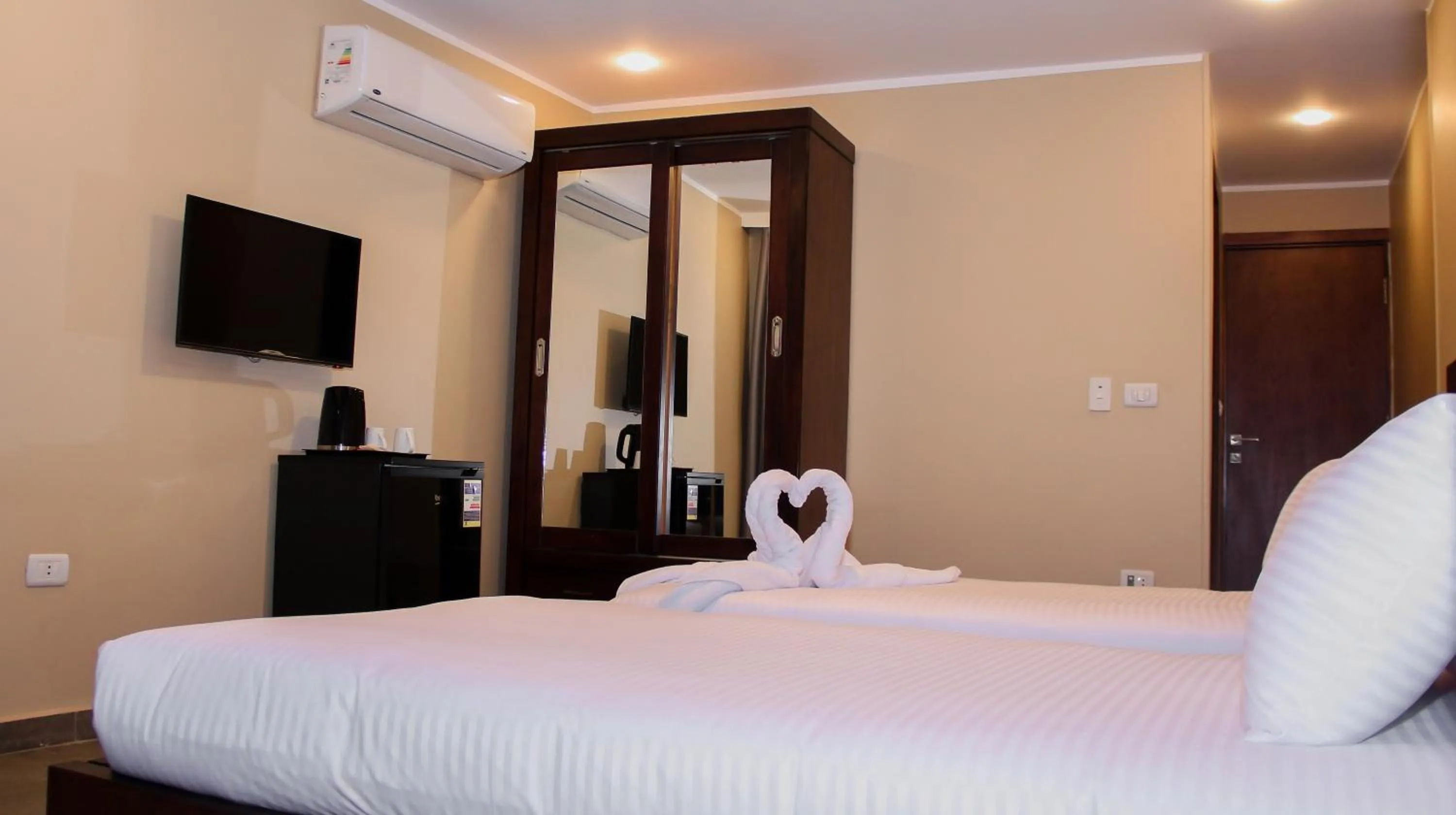 Photo of the whole room, Bed in Asia Grand Museum & Pyramids view