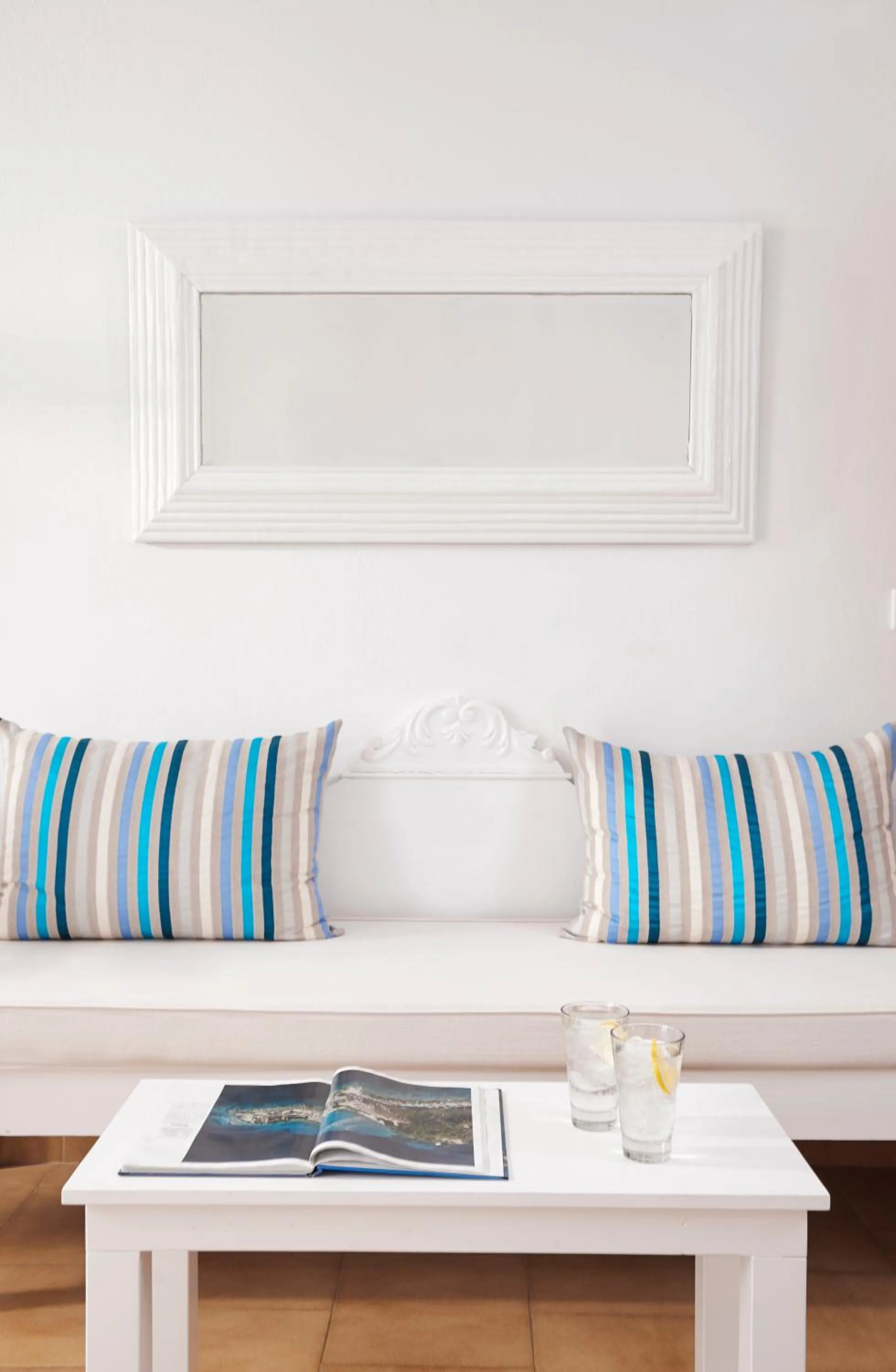 Living room in Manos Small World