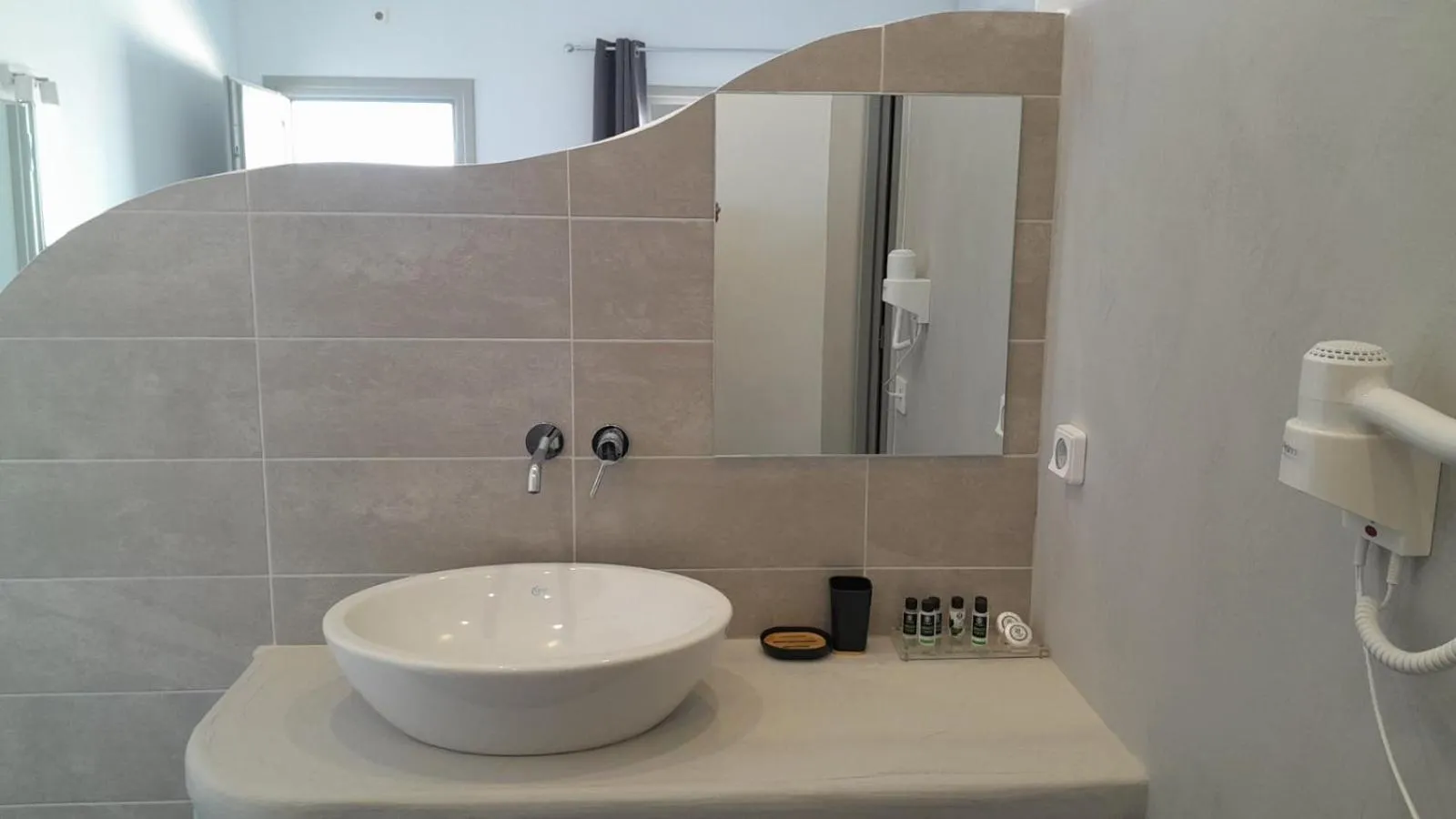 Bathroom in Manos Small World