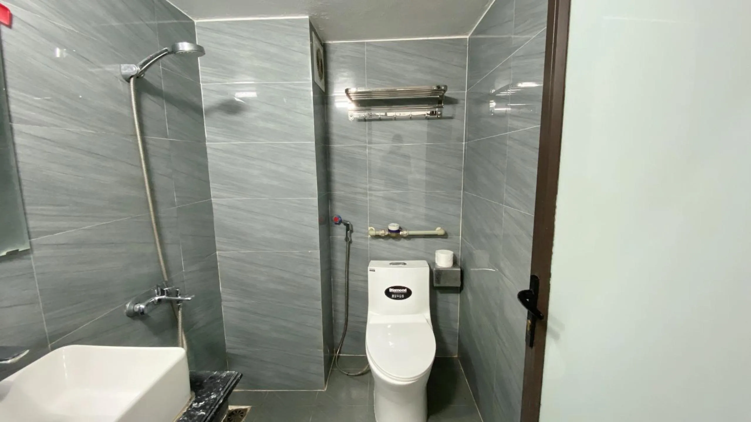 Shower in Era Apartment Tran Thai Tong