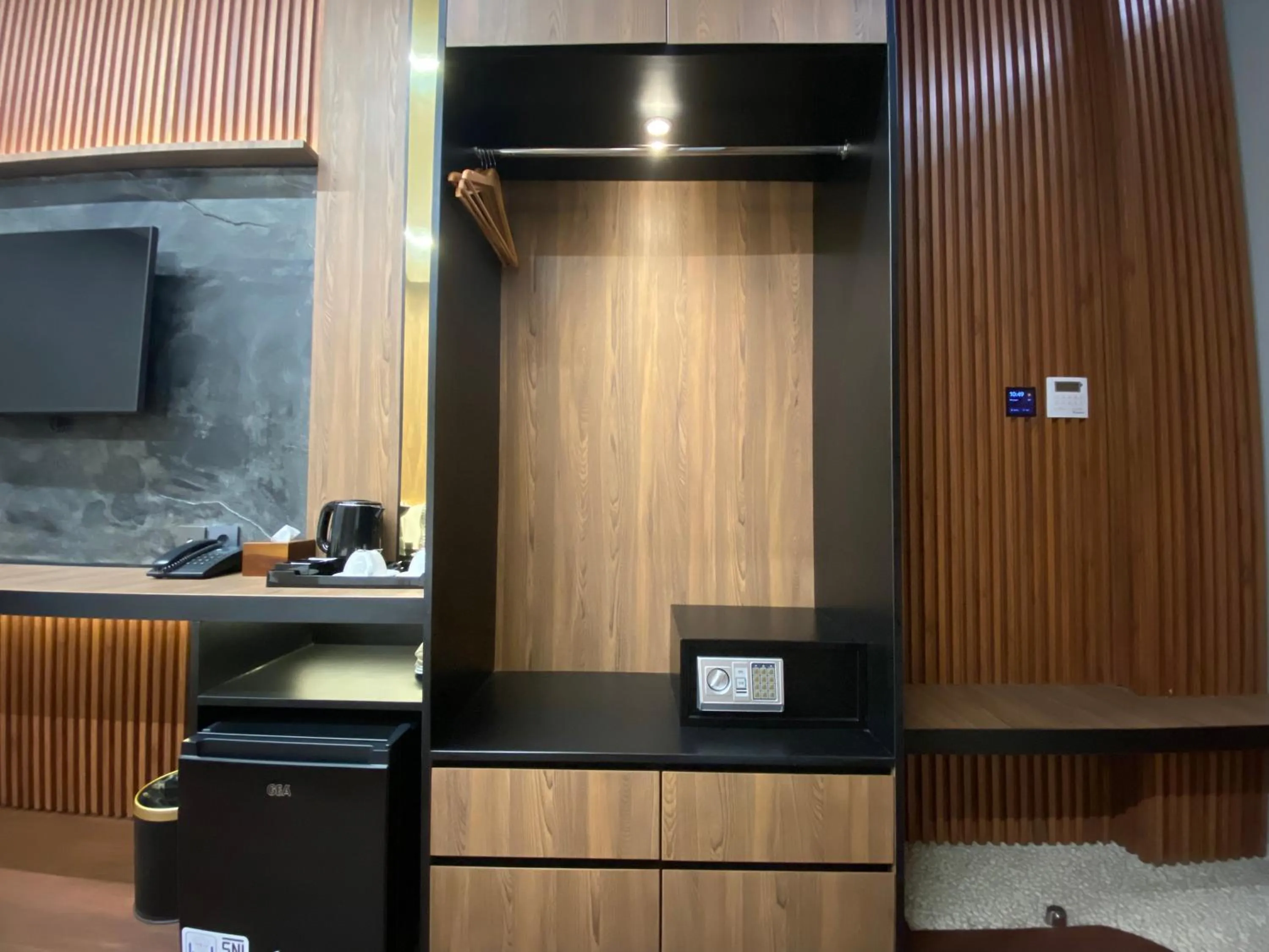 wardrobe in Sawah Tamanan Villa & Resort