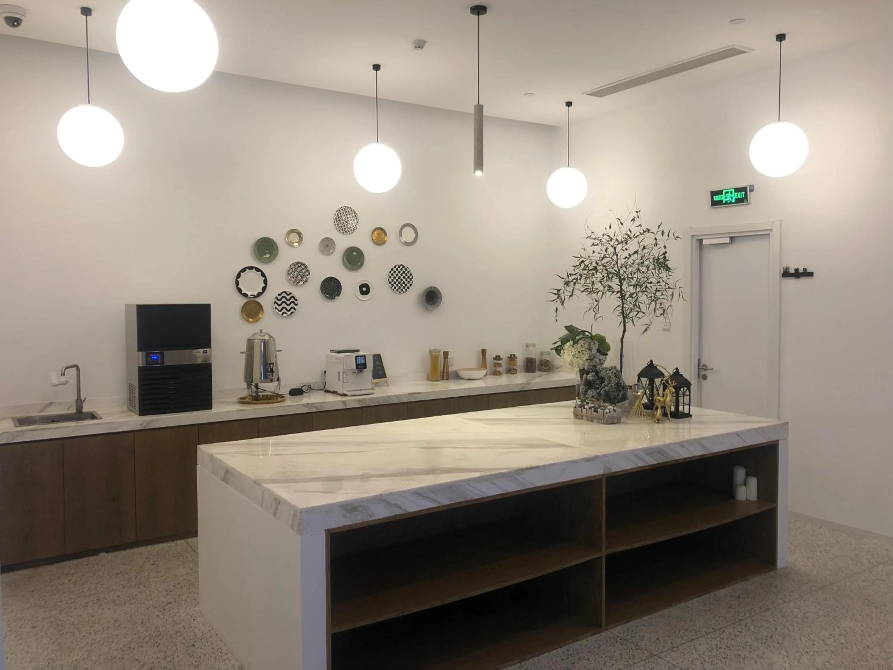 Kitchen or kitchenette in basePLUS-Shanghai BINJIANG Serviced Apartment - In room Washing Machine with Dryer function & Kitchen & Free 24hrs Coffee & Close to Expo Museum, Xintiandi & Subway nearby & English speaking & High speed free WiFi