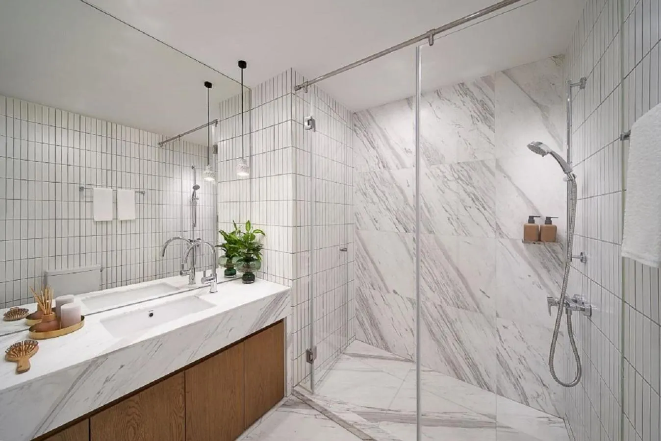 Bathroom in basePLUS-Shanghai BINJIANG Serviced Apartment - In room Washing Machine with Dryer function & Kitchen & Free 24hrs Coffee & Close to Expo Museum, Xintiandi & Subway nearby & English speaking & High speed free WiFi