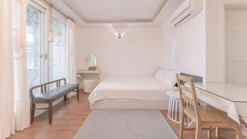 Bed in Tinkerbell Pension