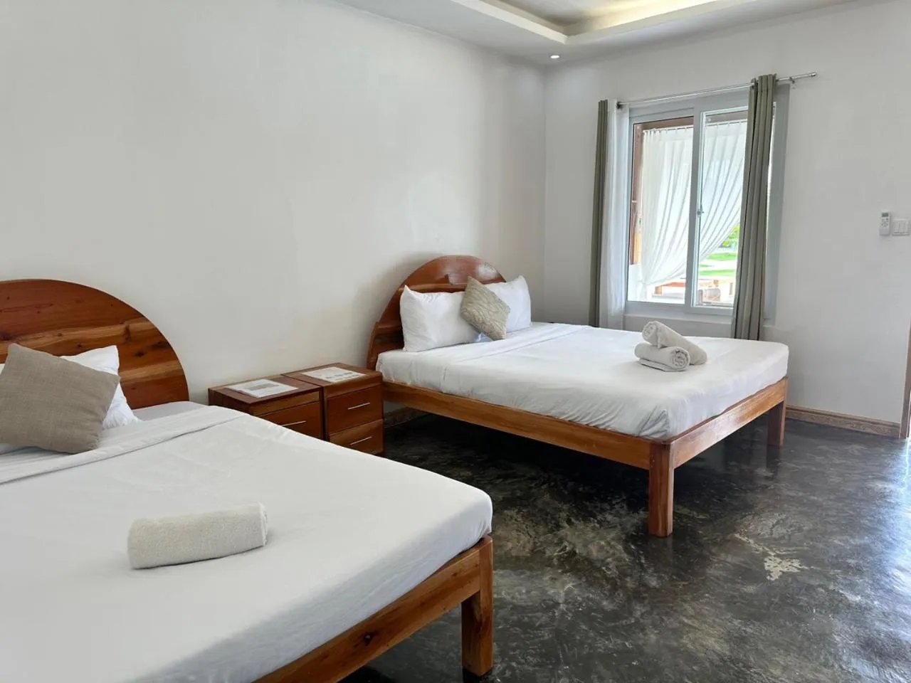 Bed in Treeshade Resort & Spa Moalboal