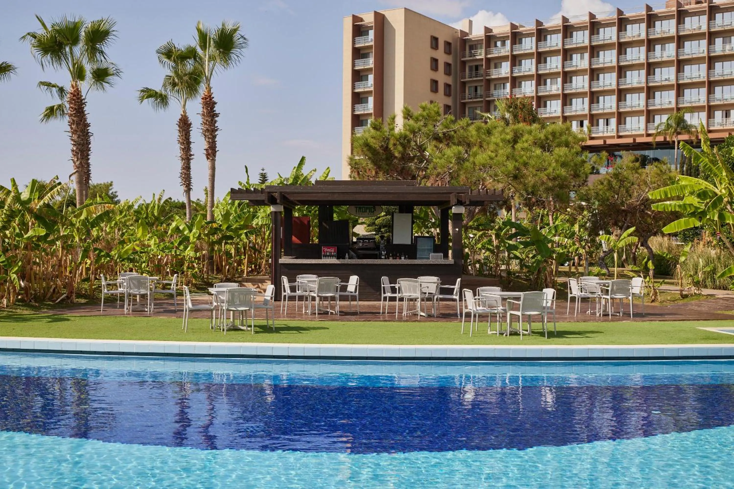 Swimming pool in Concorde Luxury Resort & Casino